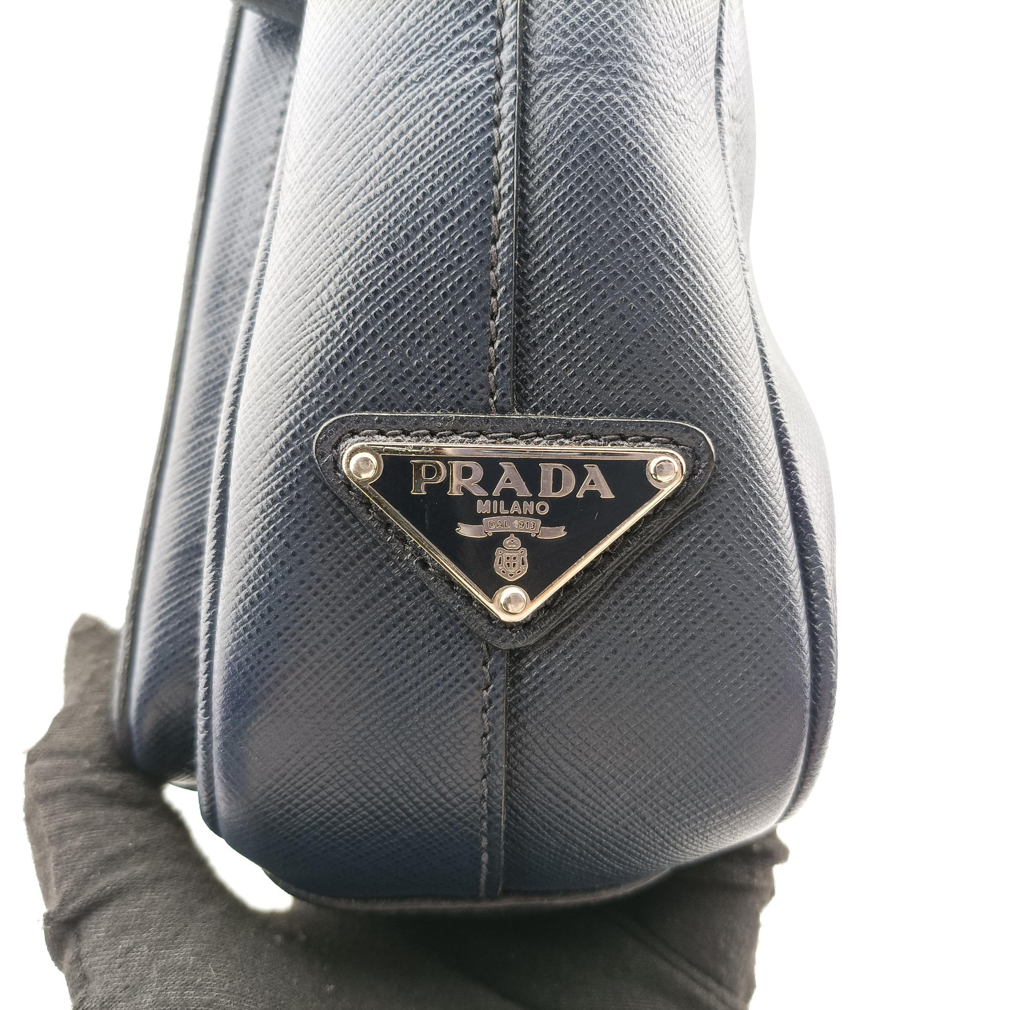 Secondhand Prada Triangle Logo Plate Navy Saffiano Leather  shoulderbag | stylenewstar