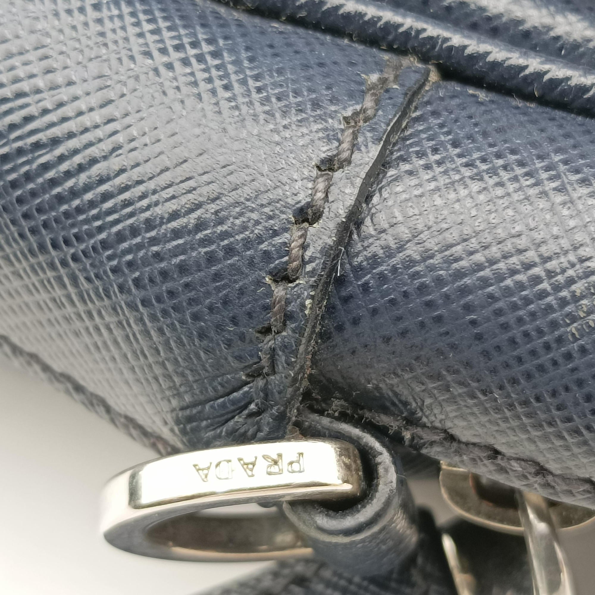 Secondhand Prada Triangle Logo Plate Navy Saffiano Leather  shoulderbag | stylenewstar