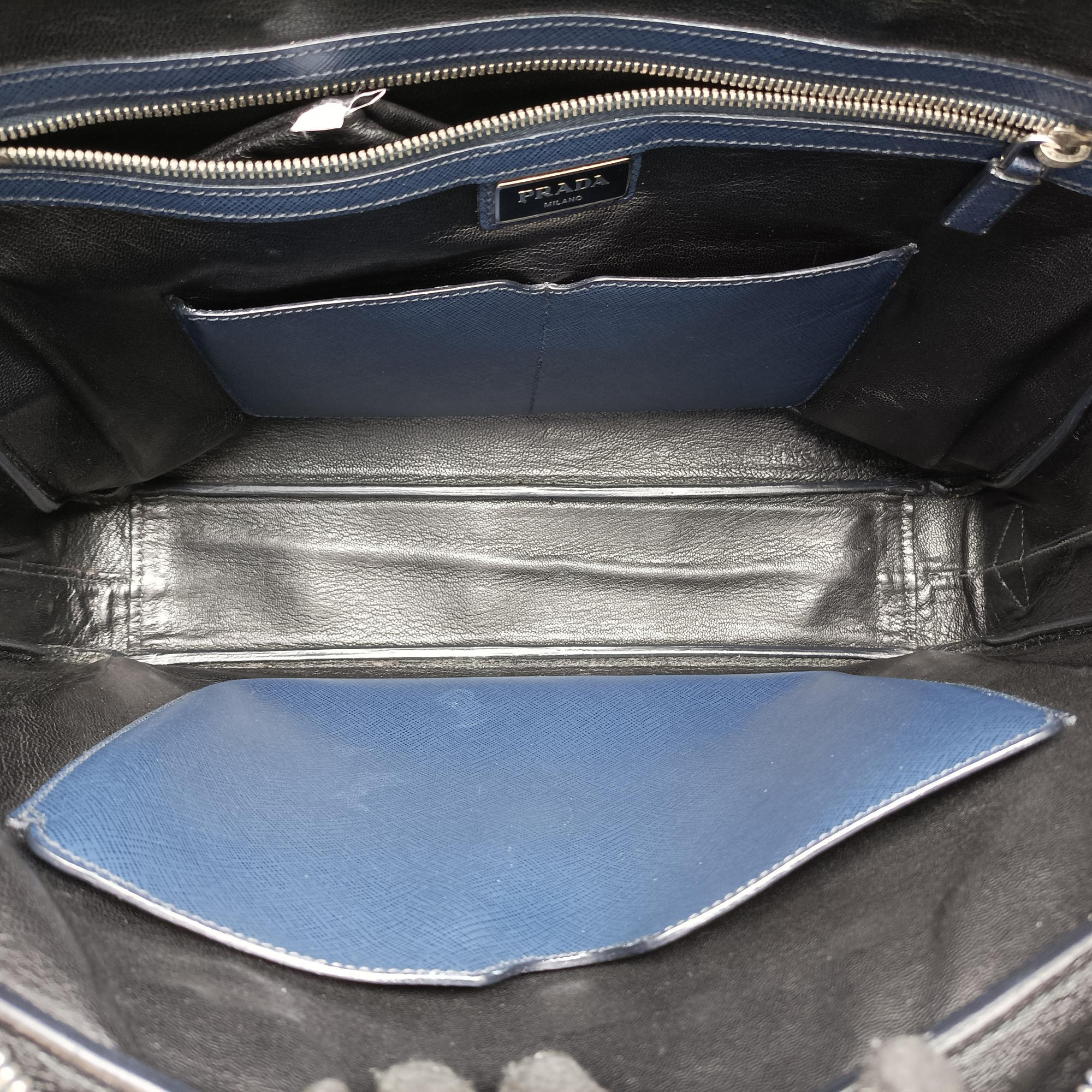Secondhand Prada Triangle Logo Plate Navy Saffiano Leather  shoulderbag | stylenewstar