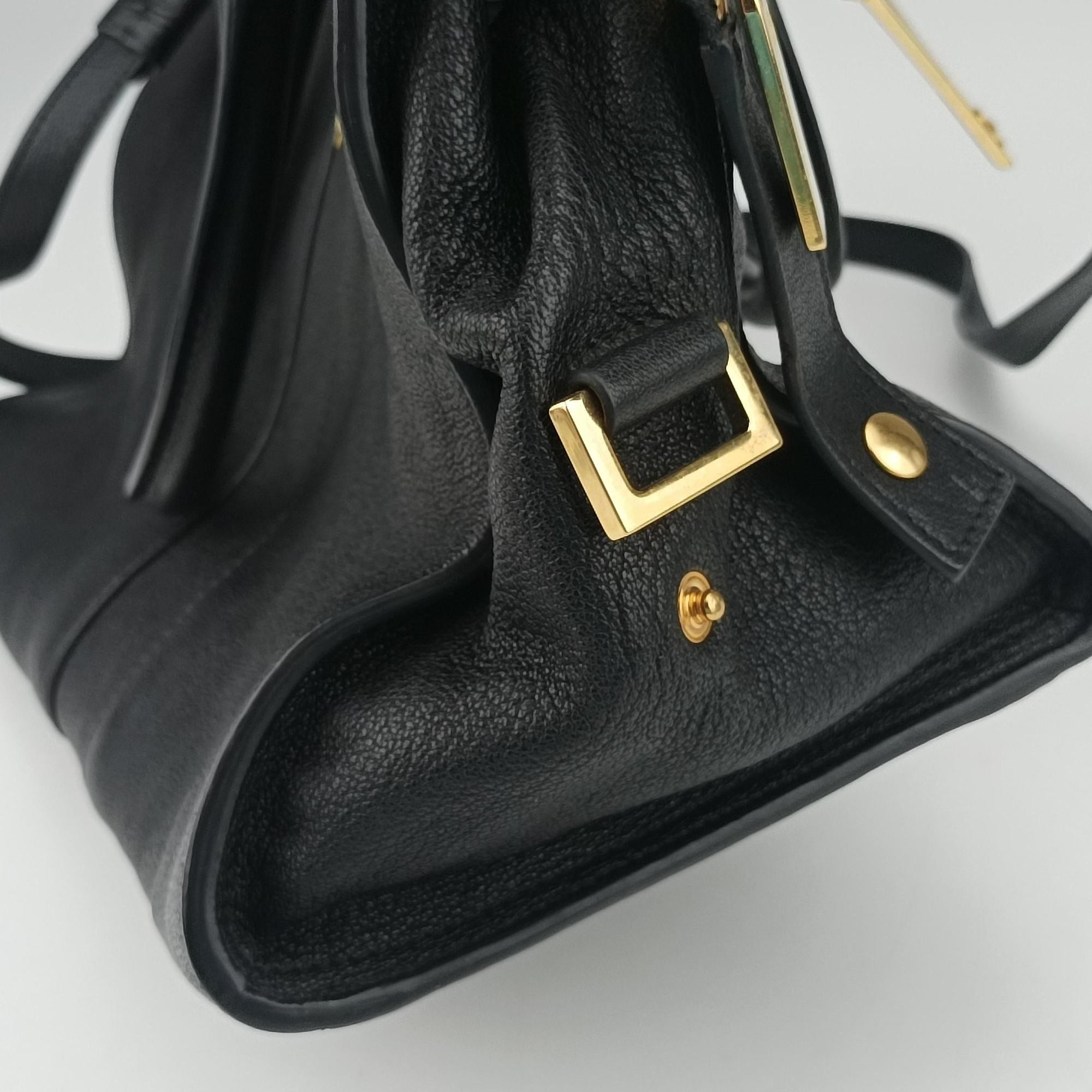 Pre-owned Yves Saint Laurent Cabas ChYc Black Leather 400666 shoulderbag | stylenewstar