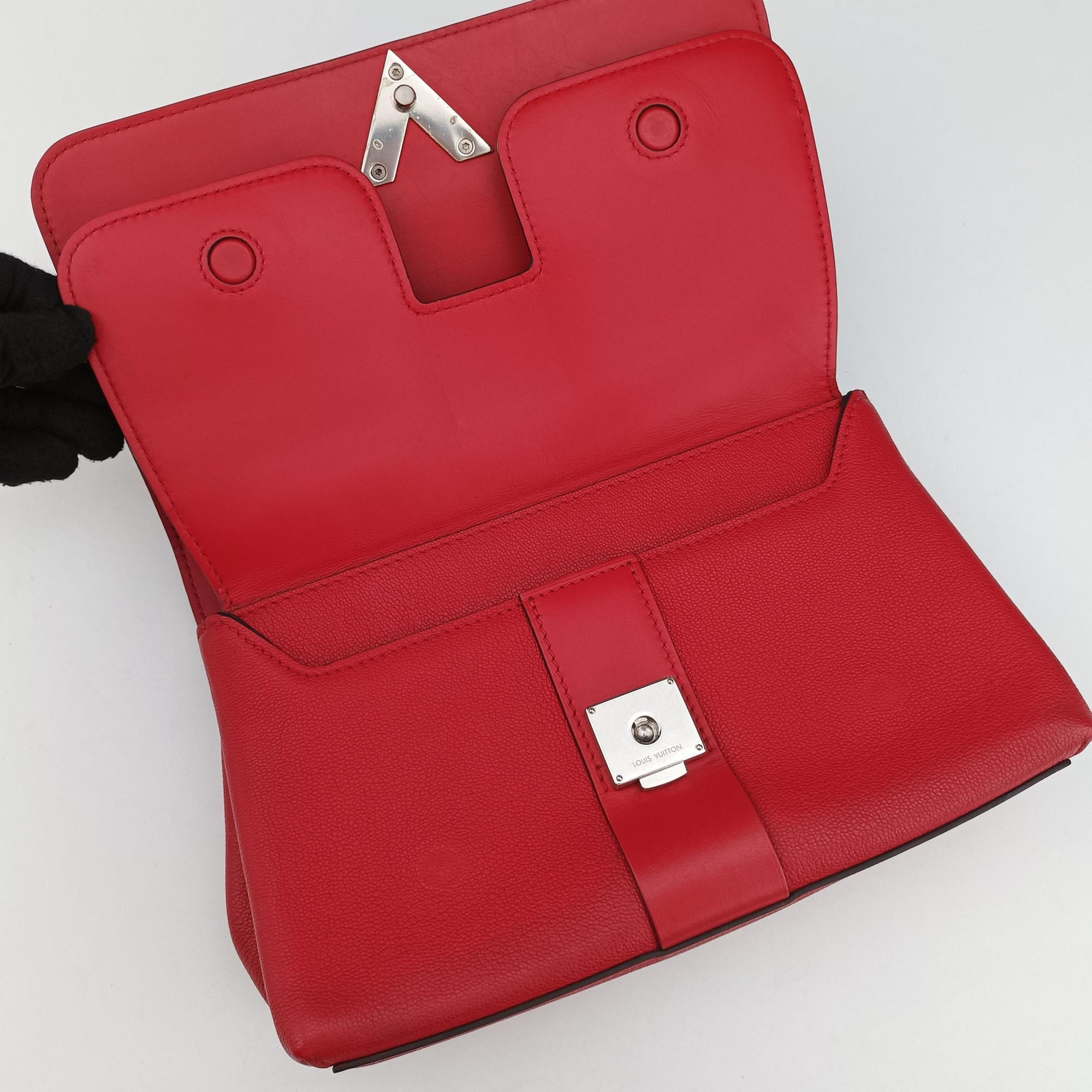 Pre-owned Louis Vuitton Very Chain Bag Ruby leather M44285 shoulderbag | stylenewstar