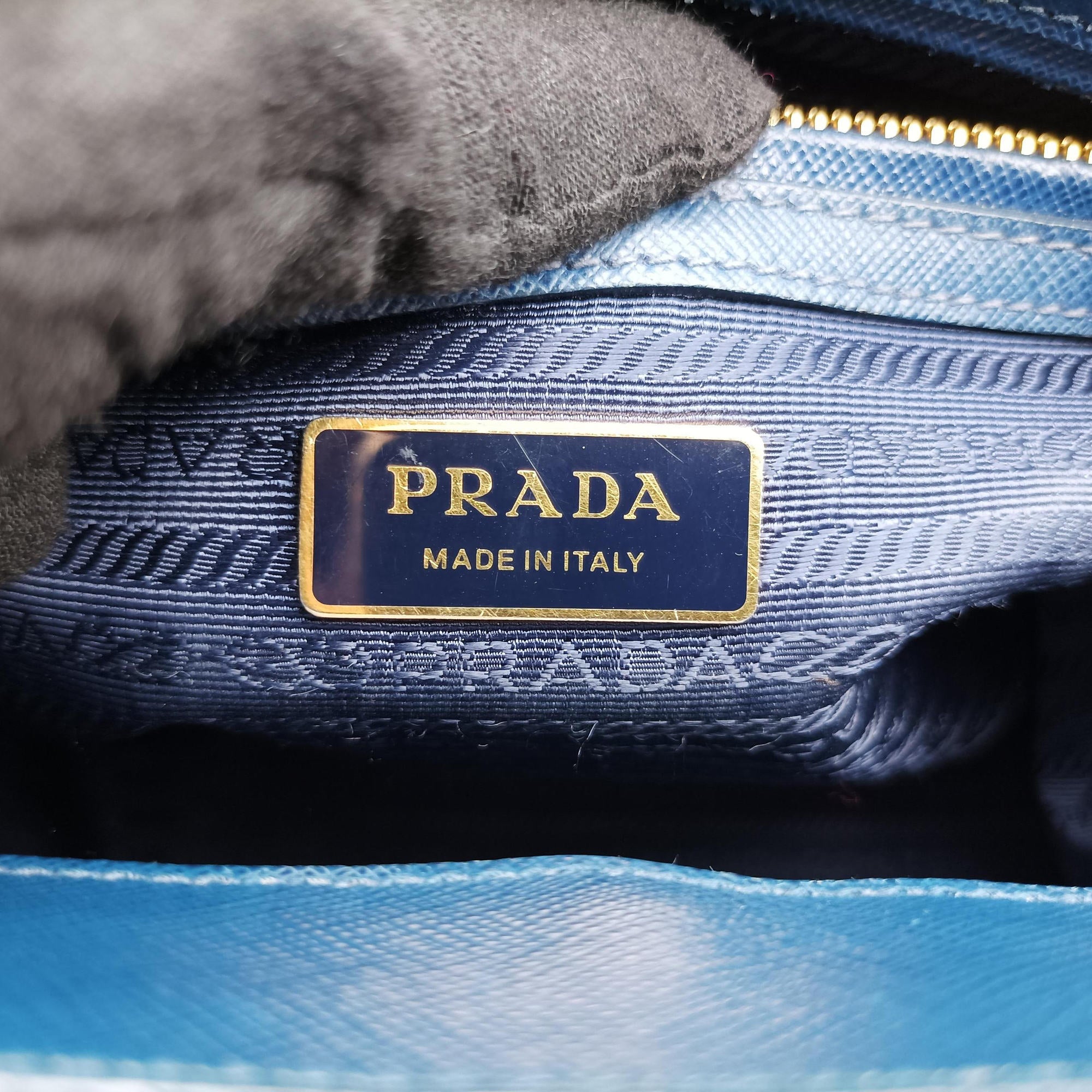 Pre-owned Prada Bi-Color Zip Front Pocket Blue SAFFIANO Leather BN2674 handbag | stylenewstar