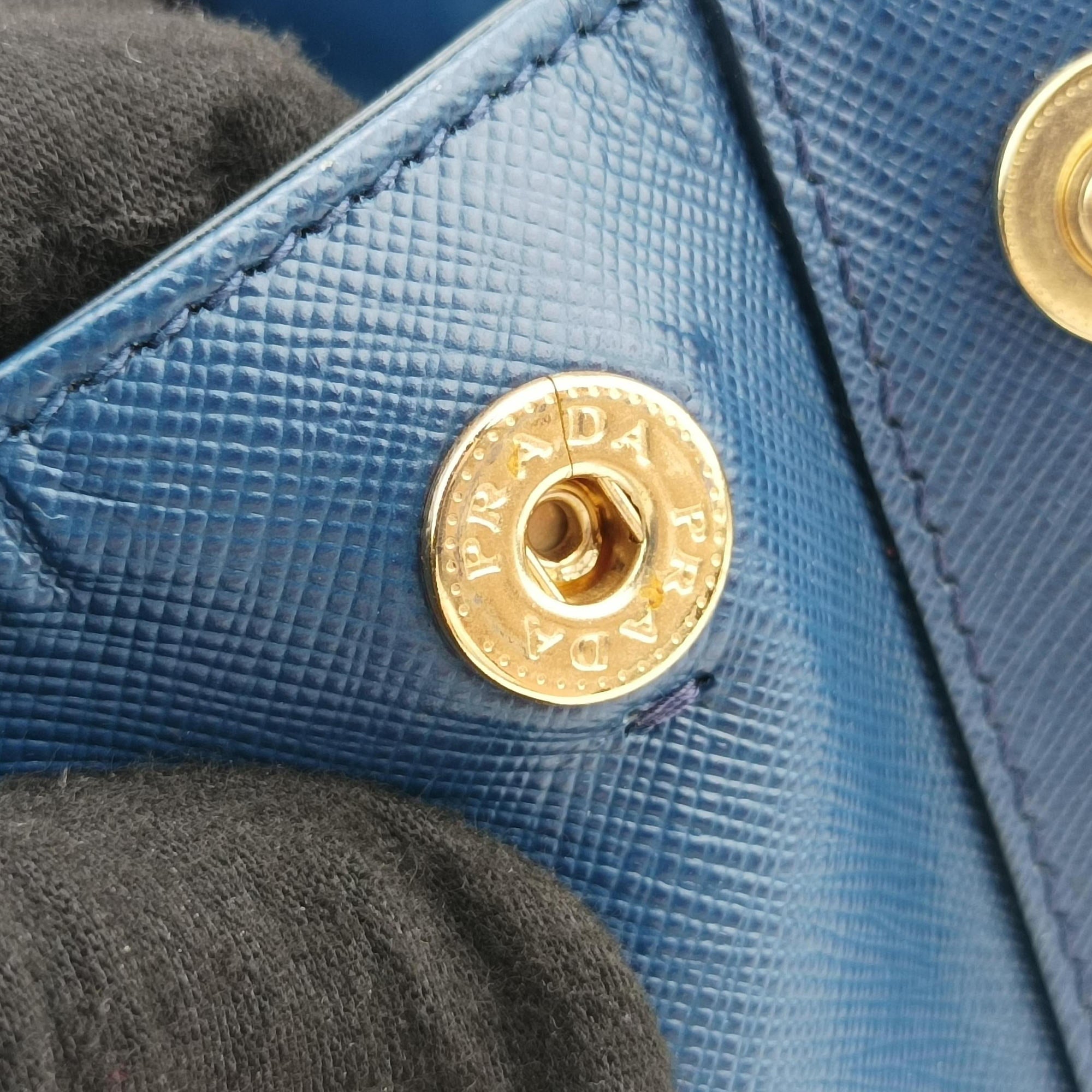 Pre-owned Prada Bi-Color Zip Front Pocket Blue SAFFIANO Leather BN2674 handbag | stylenewstar