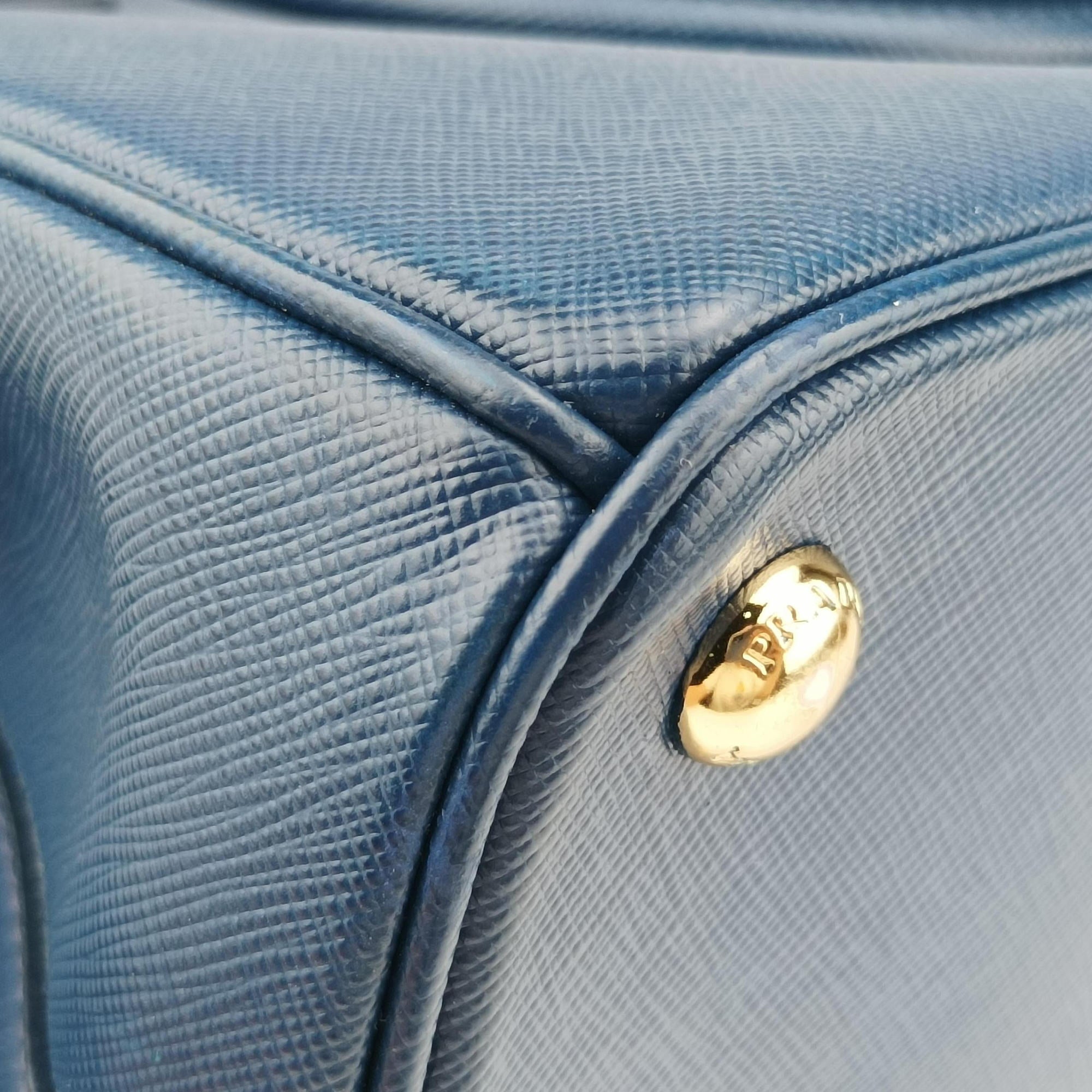 Pre-owned Prada Bi-Color Zip Front Pocket Blue SAFFIANO Leather BN2674 handbag | stylenewstar