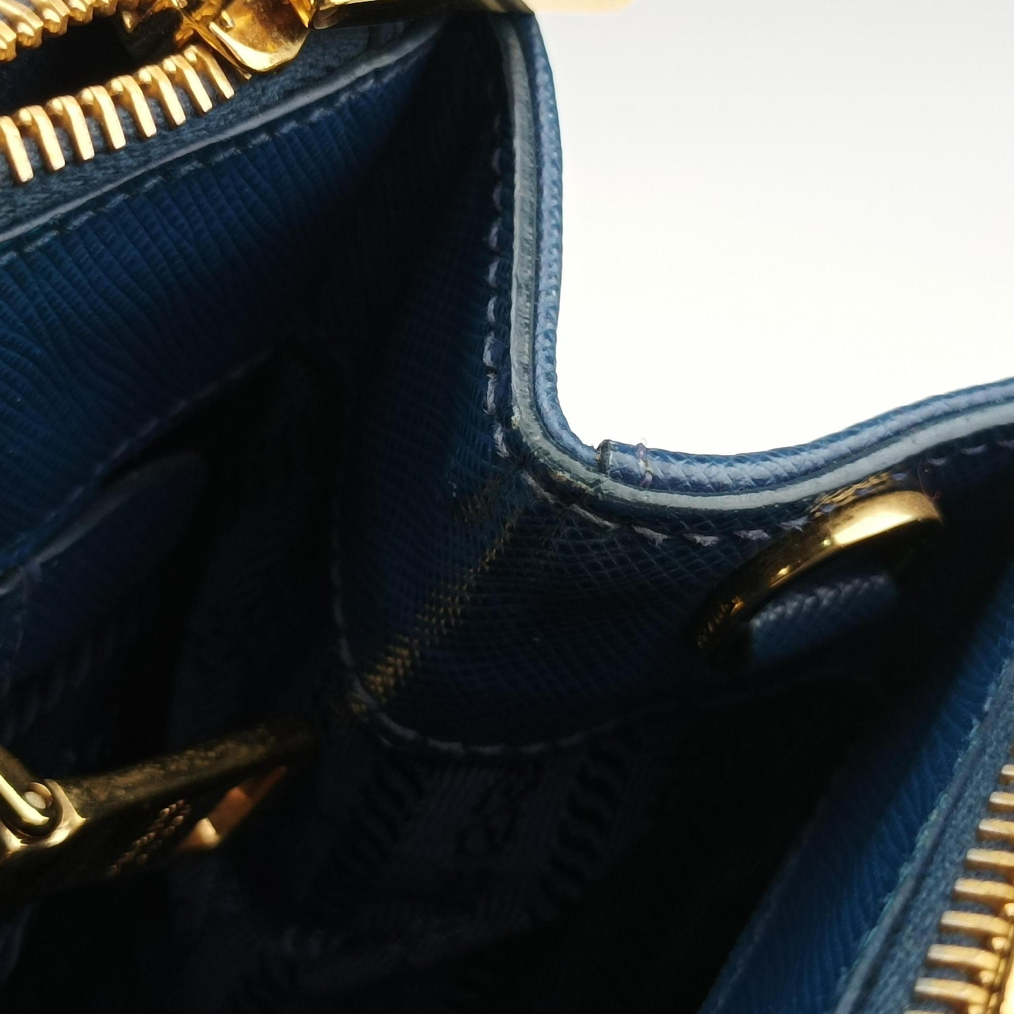 Pre-owned Prada Bi-Color Zip Front Pocket Blue SAFFIANO Leather BN2674 handbag | stylenewstar