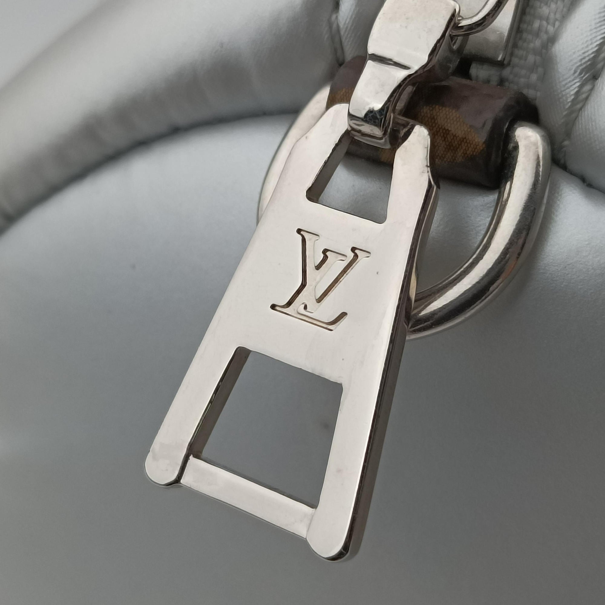 Pre-owned Louis Vuitton Speedy Bandouliere 25 Silver Recycled metallic nylon M20973 handbag | stylenewstar