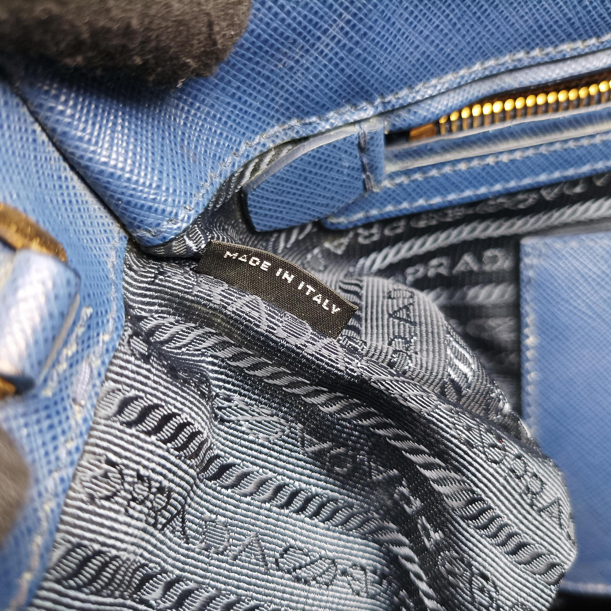 Vintage Prada Galleria Blue SAFFIANO Leather BN1786 handbag | stylenewstar