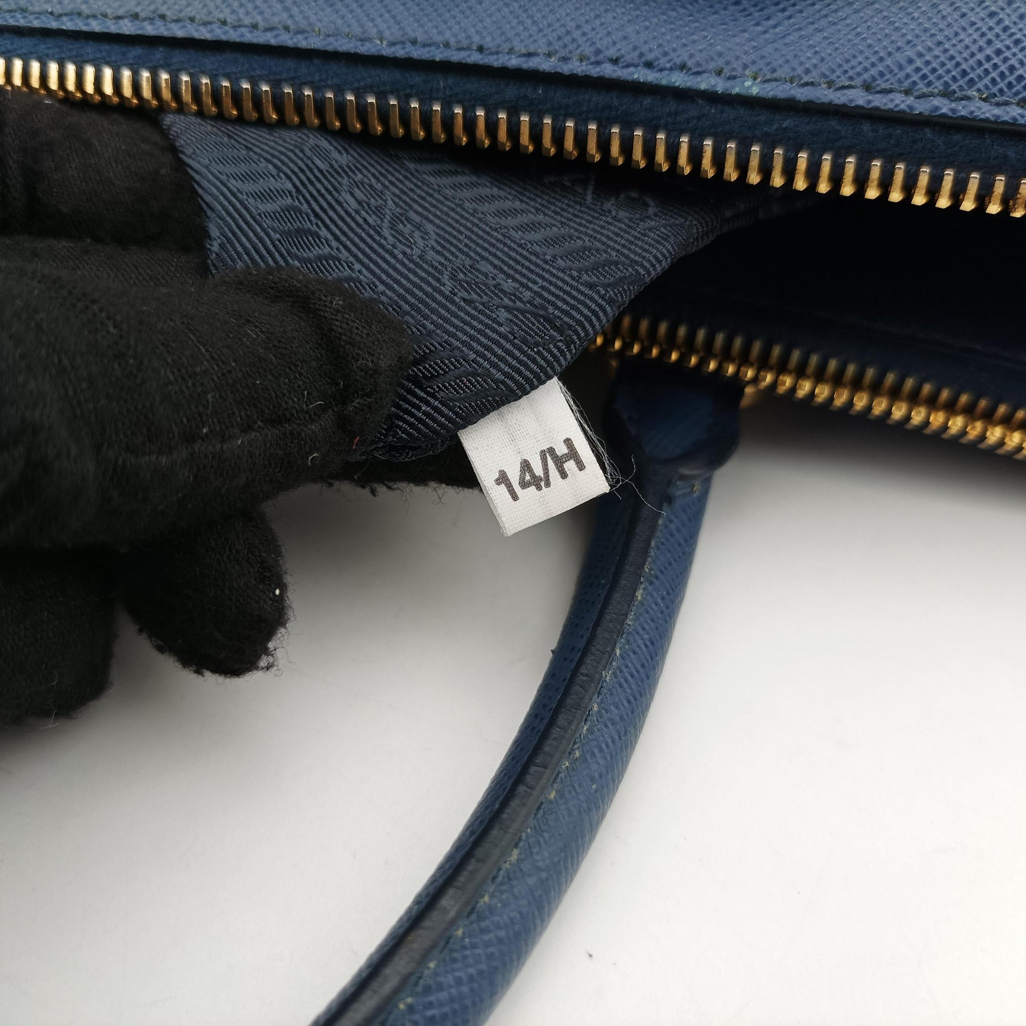 Vintage Prada Galleria Blue SAFFIANO Leather BN1786 handbag | stylenewstar