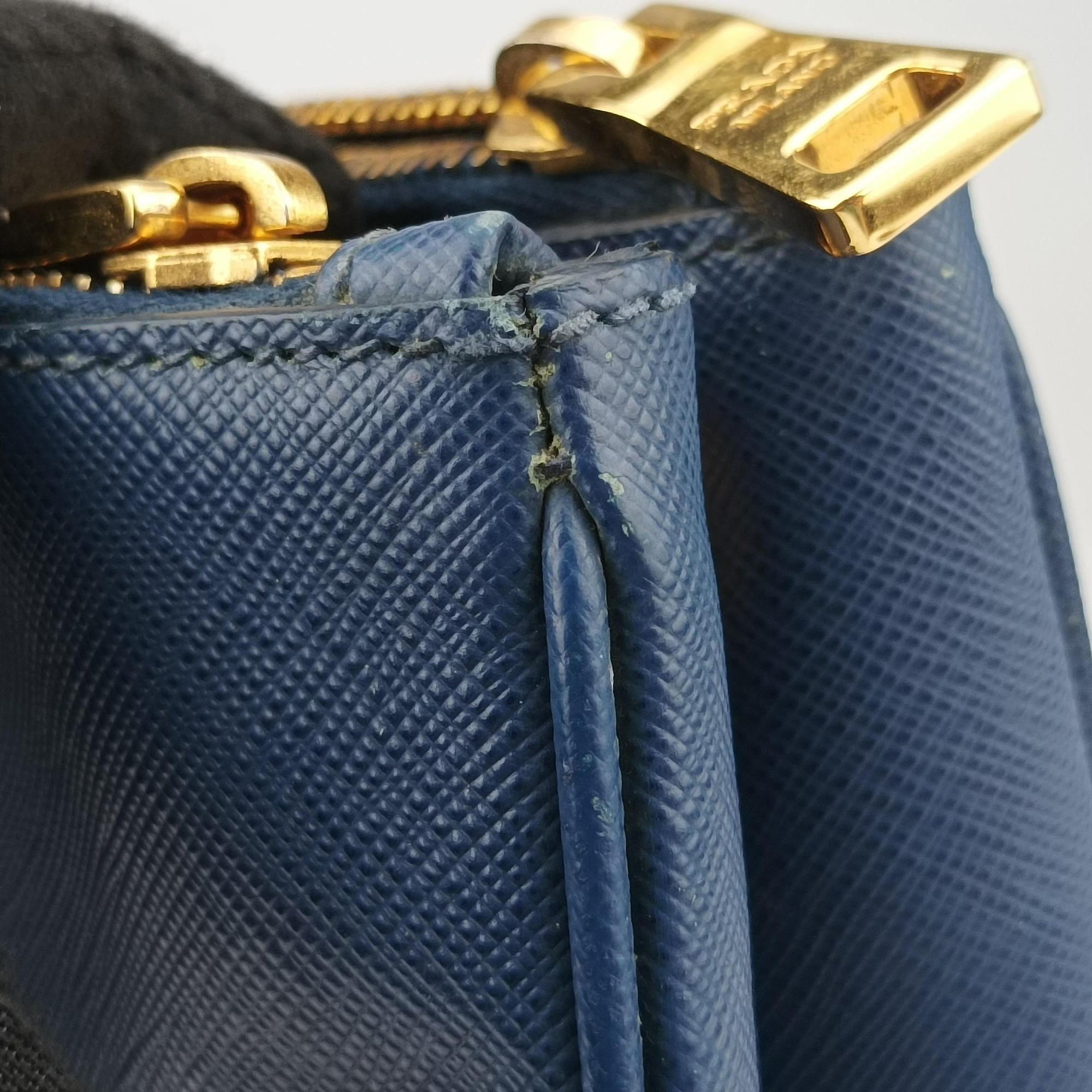 Vintage Prada Galleria Blue SAFFIANO Leather BN1786 handbag | stylenewstar