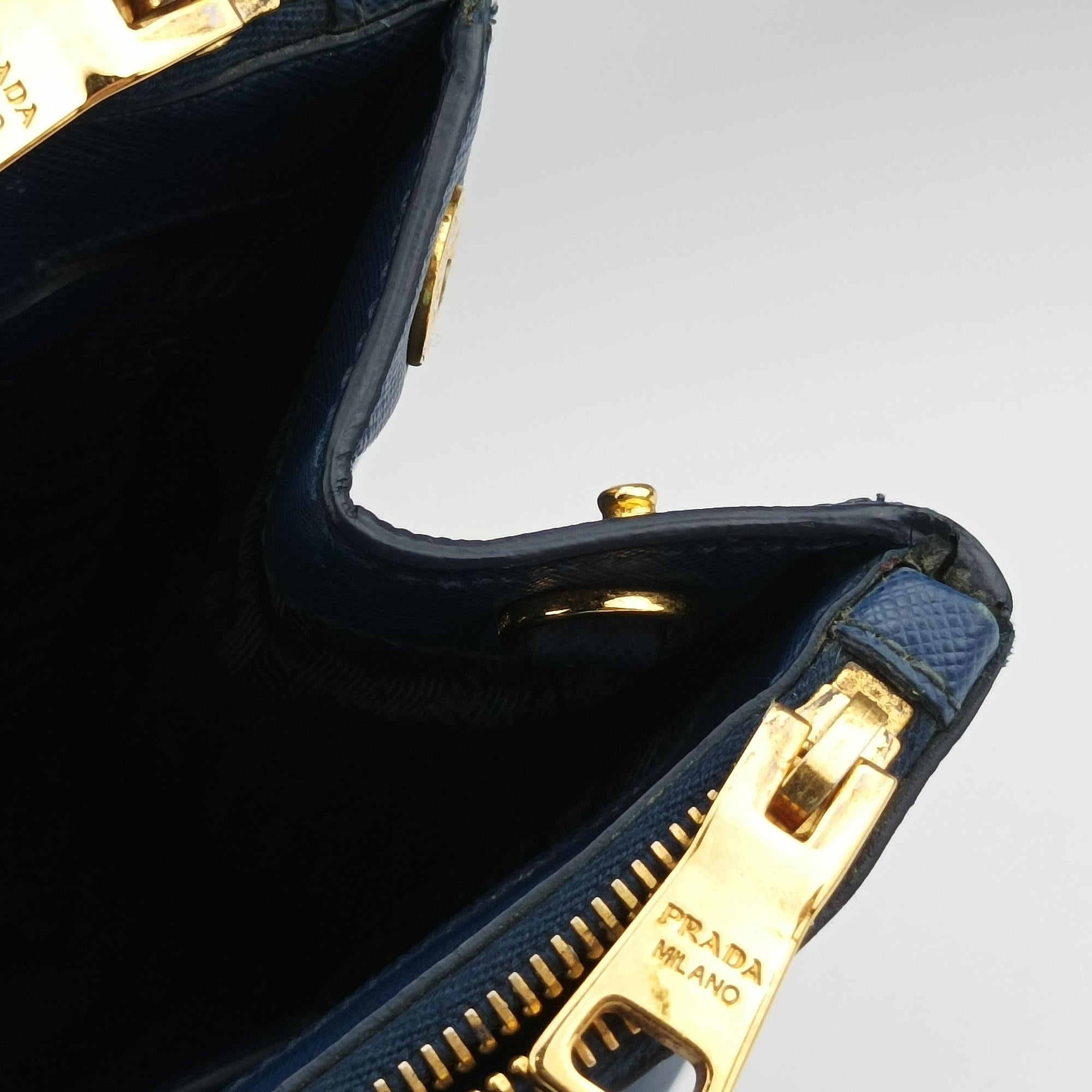 Vintage Prada Galleria Blue SAFFIANO Leather BN1786 handbag | stylenewstar