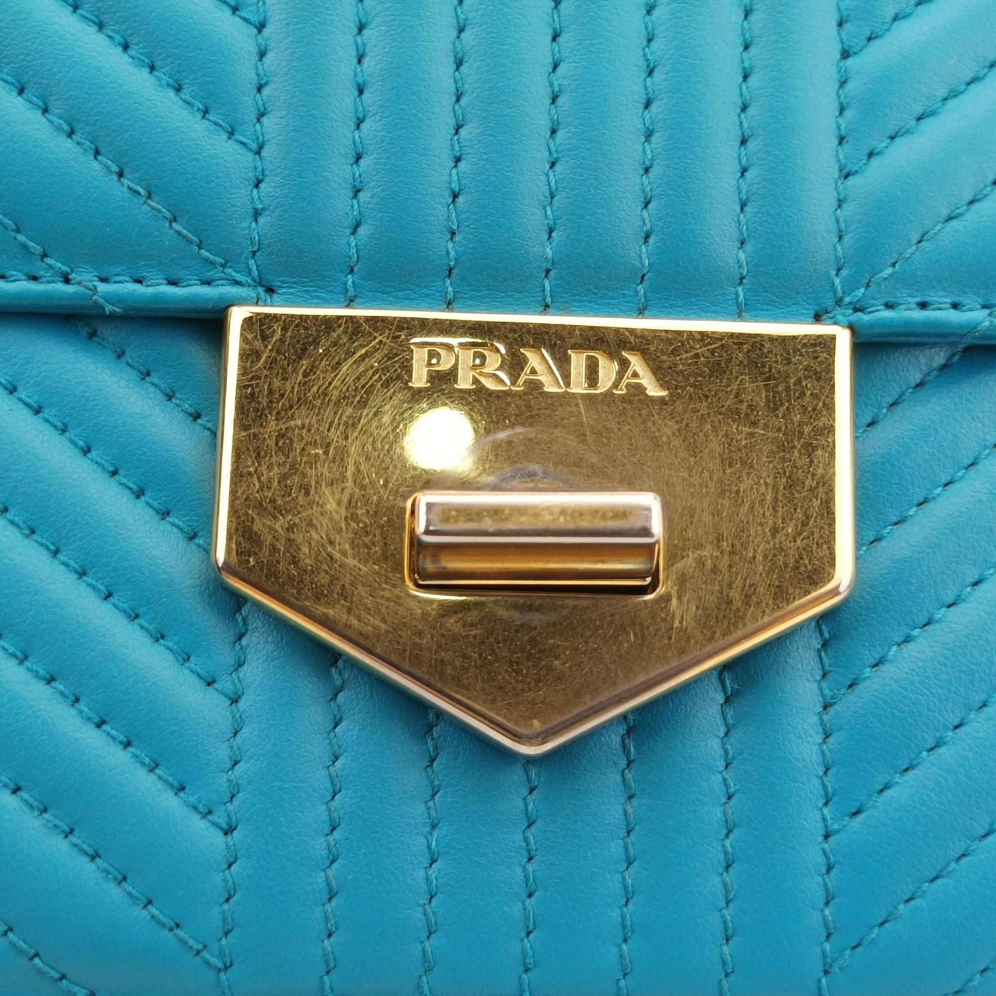 Vintage Prada Turn lock Chevron Impunture Autre Cuir Blue Leather  shoulderbag | stylenewstar