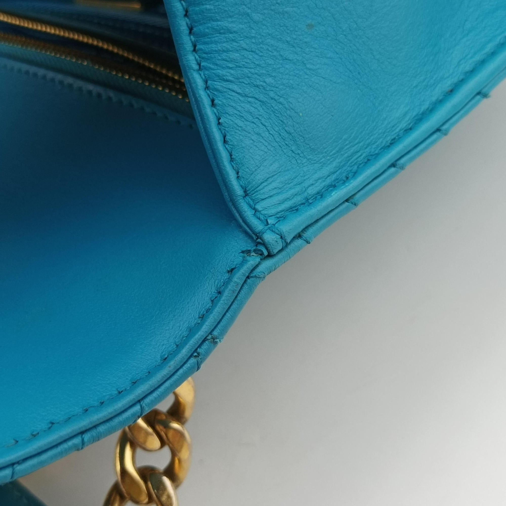 Vintage Prada Turn lock Chevron Impunture Autre Cuir Blue Leather  shoulderbag | stylenewstar