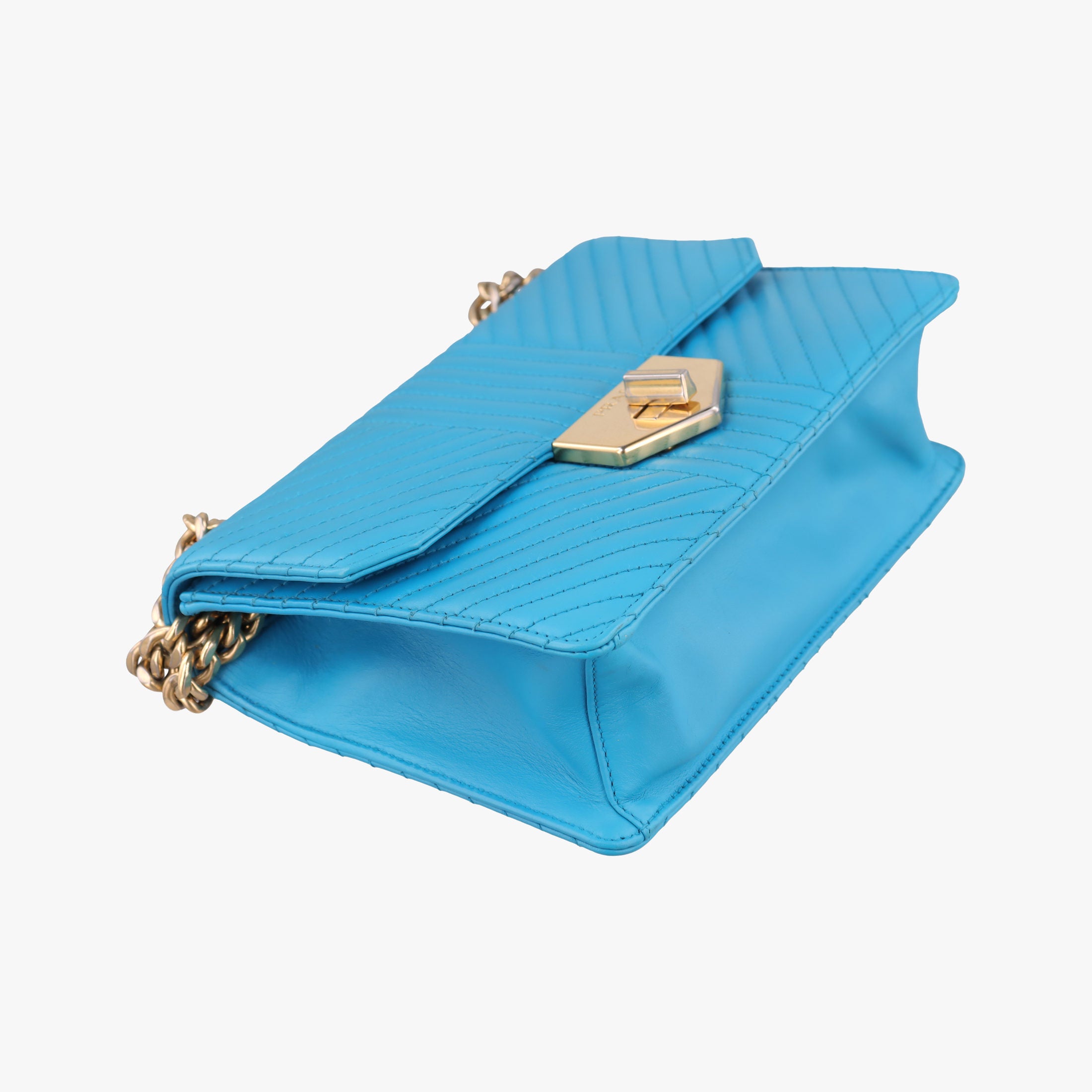 Vintage Prada Turn lock Chevron Impunture Autre Cuir Blue Leather  shoulderbag | stylenewstar