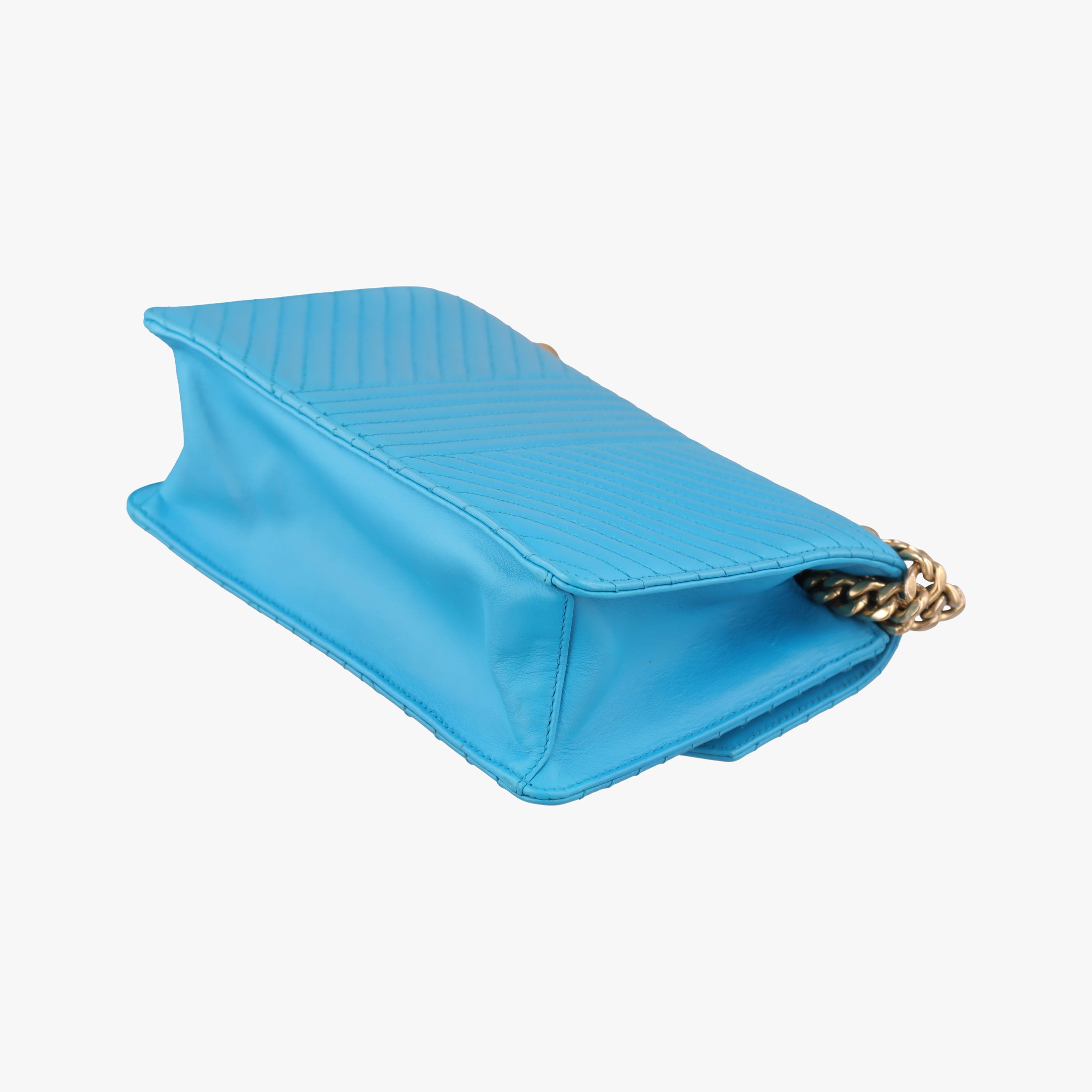 Vintage Prada Turn lock Chevron Impunture Autre Cuir Blue Leather  shoulderbag | stylenewstar