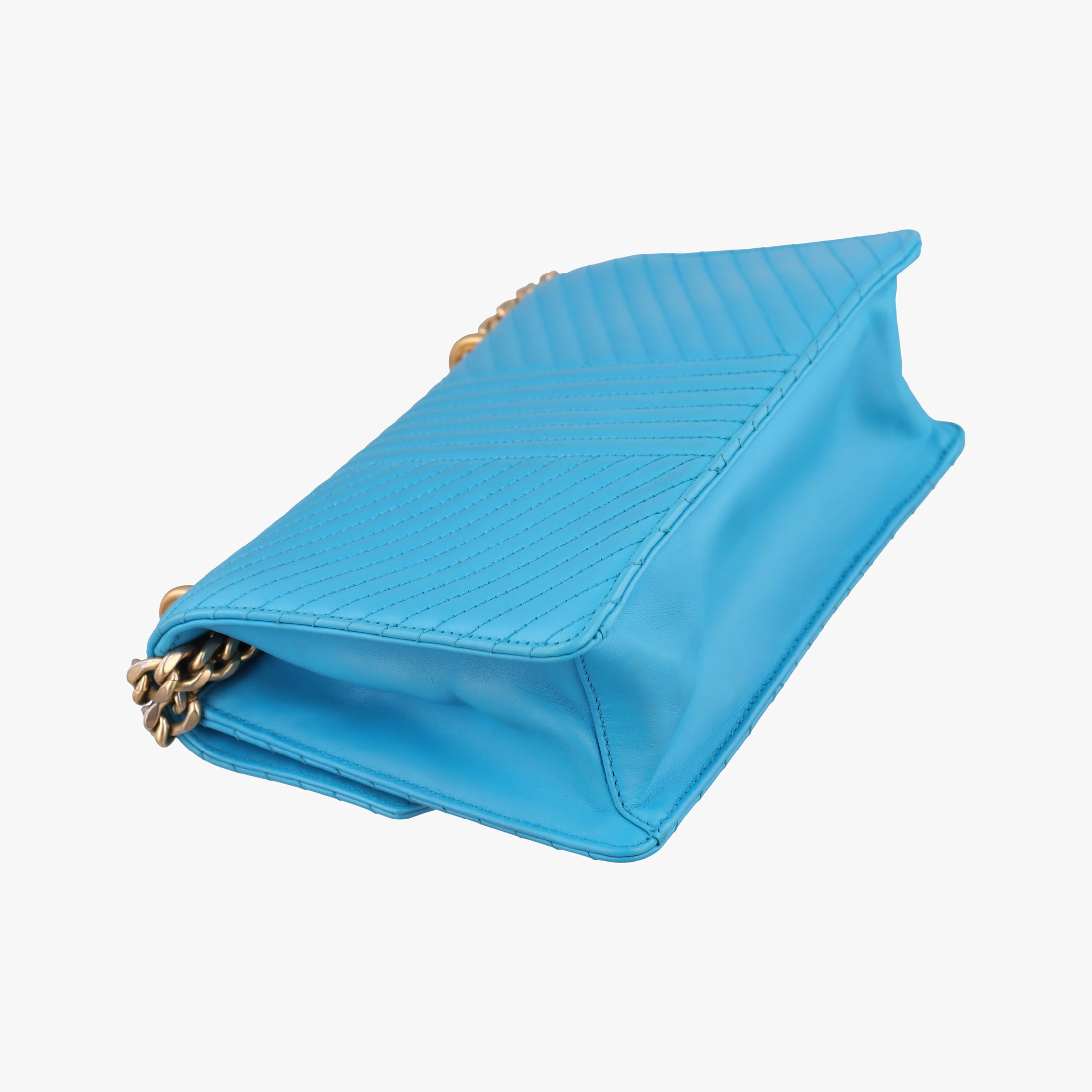 Vintage Prada Turn lock Chevron Impunture Autre Cuir Blue Leather  shoulderbag | stylenewstar