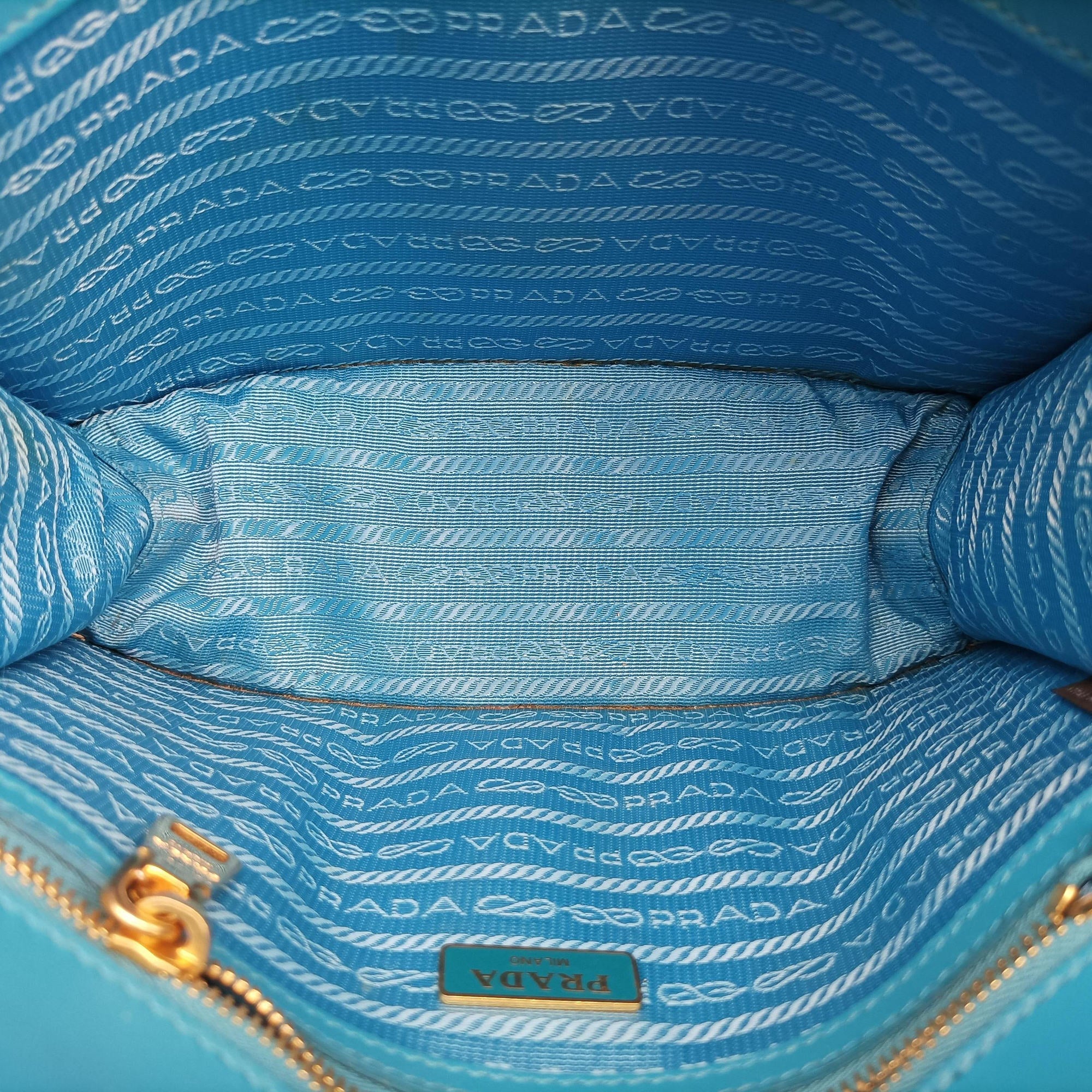 Vintage Prada Turn lock Chevron Impunture Autre Cuir Blue Leather  shoulderbag | stylenewstar