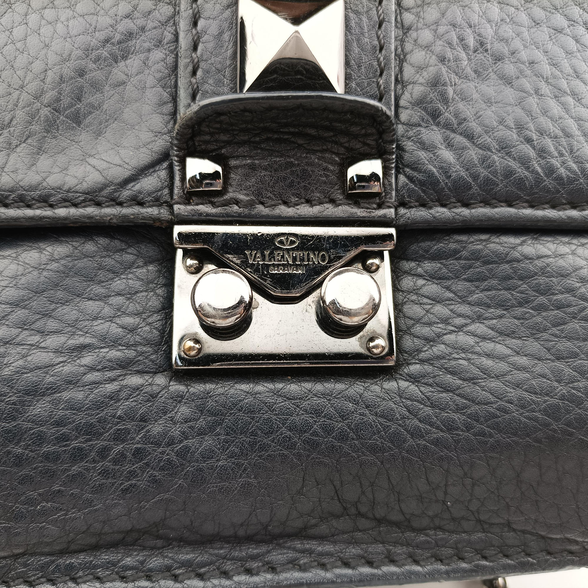 Secondhand Valentino Rockstud Glam Lock Black Leather  shoulderbag | stylenewstar