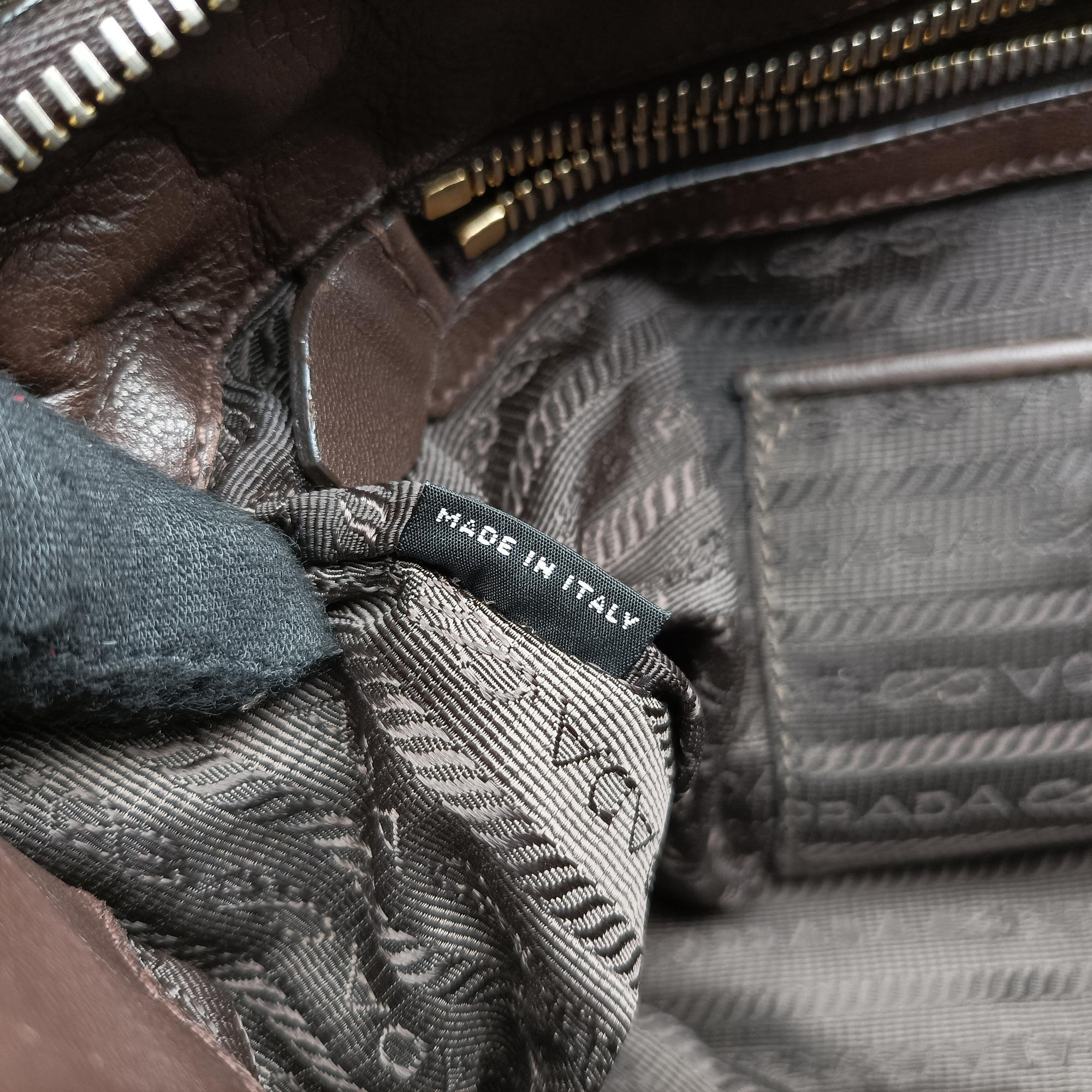 Vintage Prada Gaufre Green nylon BN1935 shoulderbag | stylenewstar
