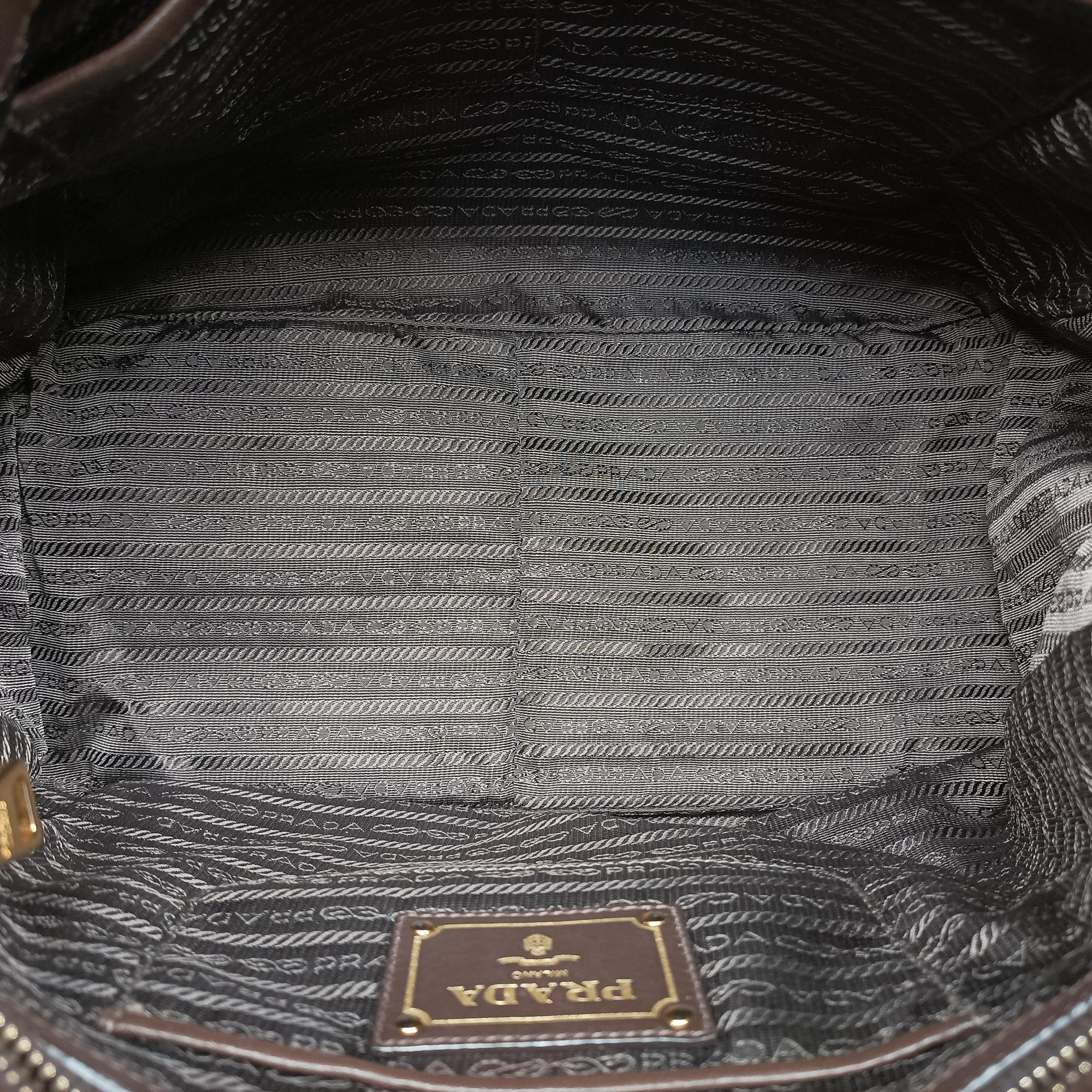 Vintage Prada Gaufre Green nylon BN1935 shoulderbag | stylenewstar