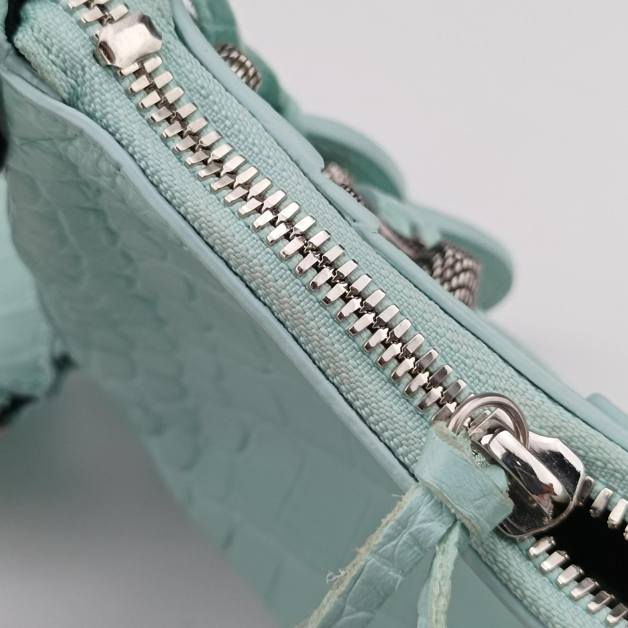 Pre-owned Balenciaga Le Cagole mini Blue lambskin  shoulderbag | stylenewstar