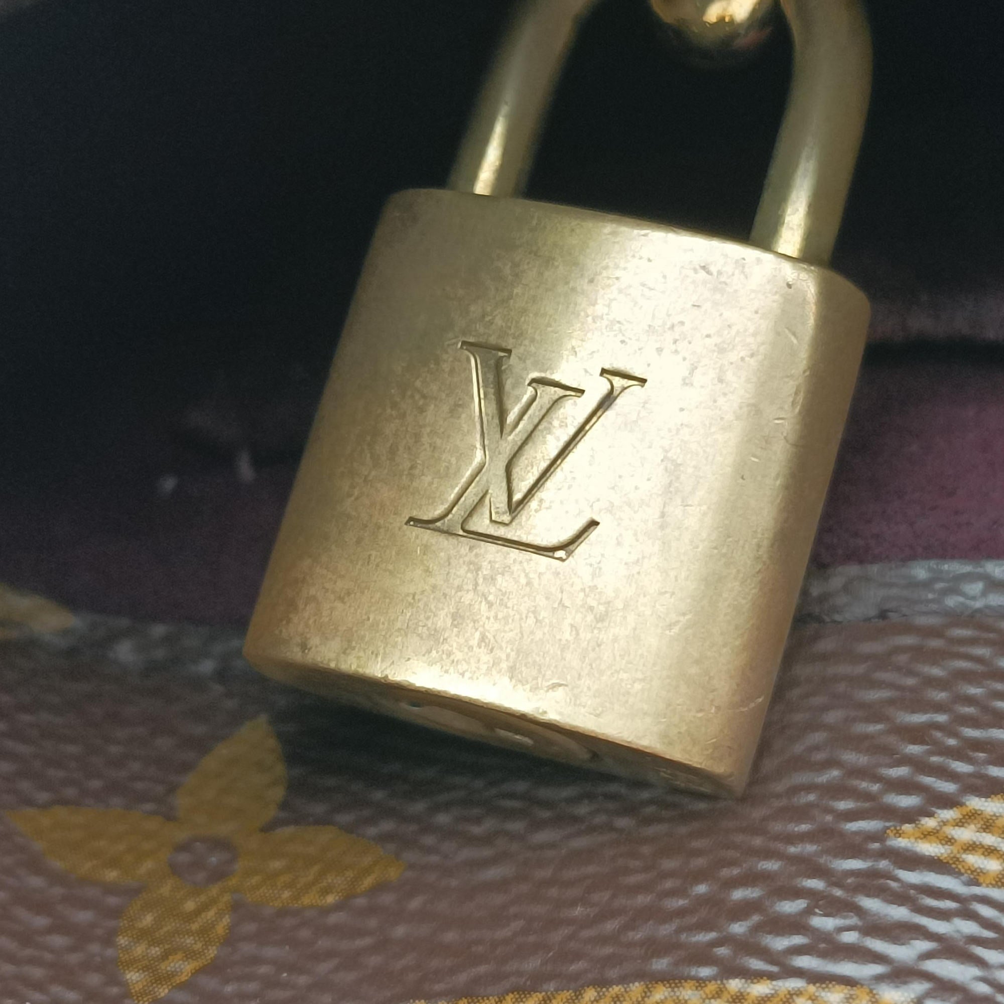 Secondhand Louis Vuitton MONTAIGNE MM Brown Monogram Canvas M41056 shoulderbag | stylenewstar