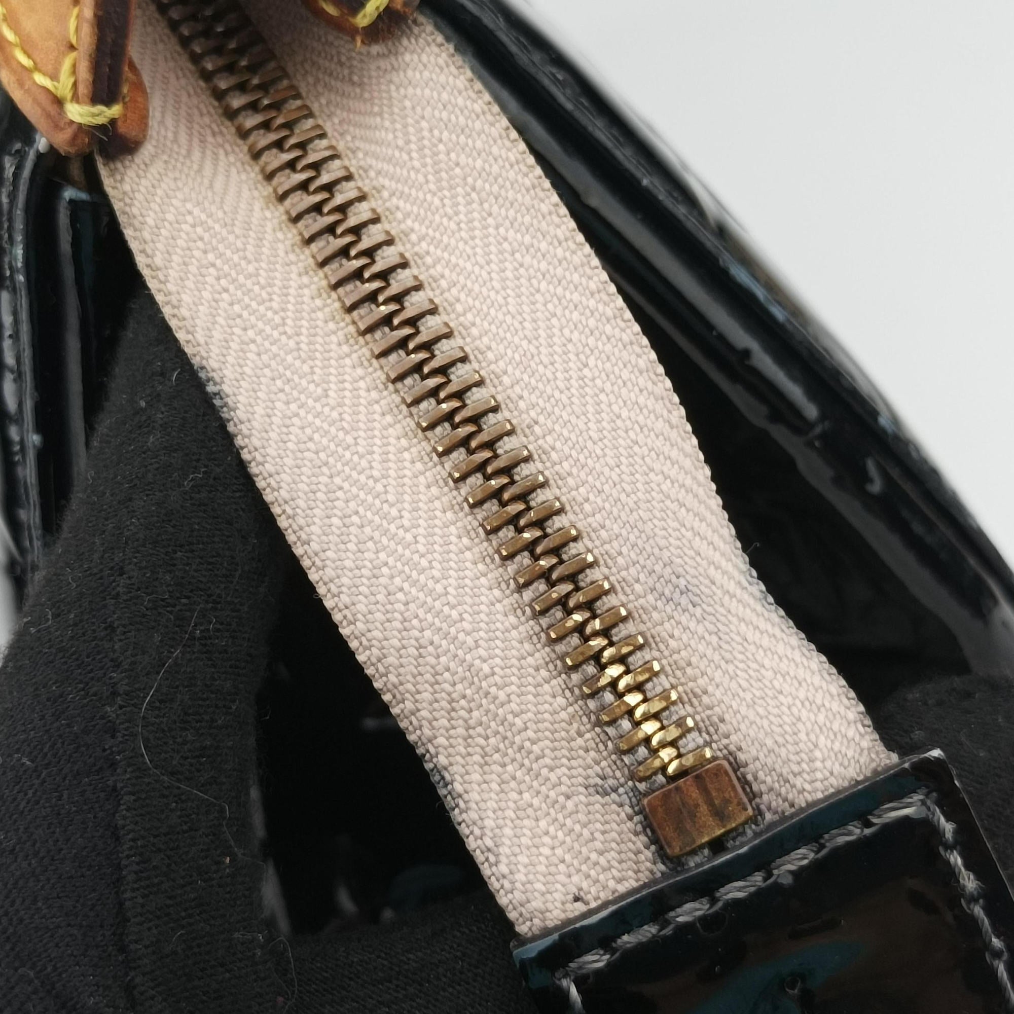 Pre-owned Louis Vuitton Brea MM AMARANTE Vernis M91619 shoulderbag | stylenewstar