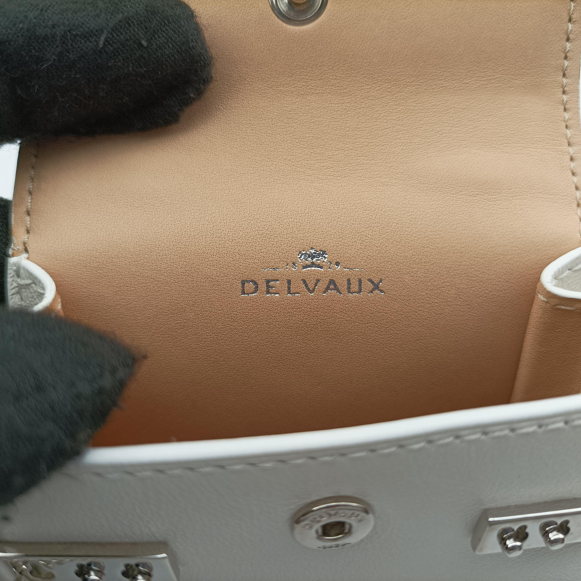 Pre-owned Delvaux Tampete White Leather  coinpurse | stylenewstar
