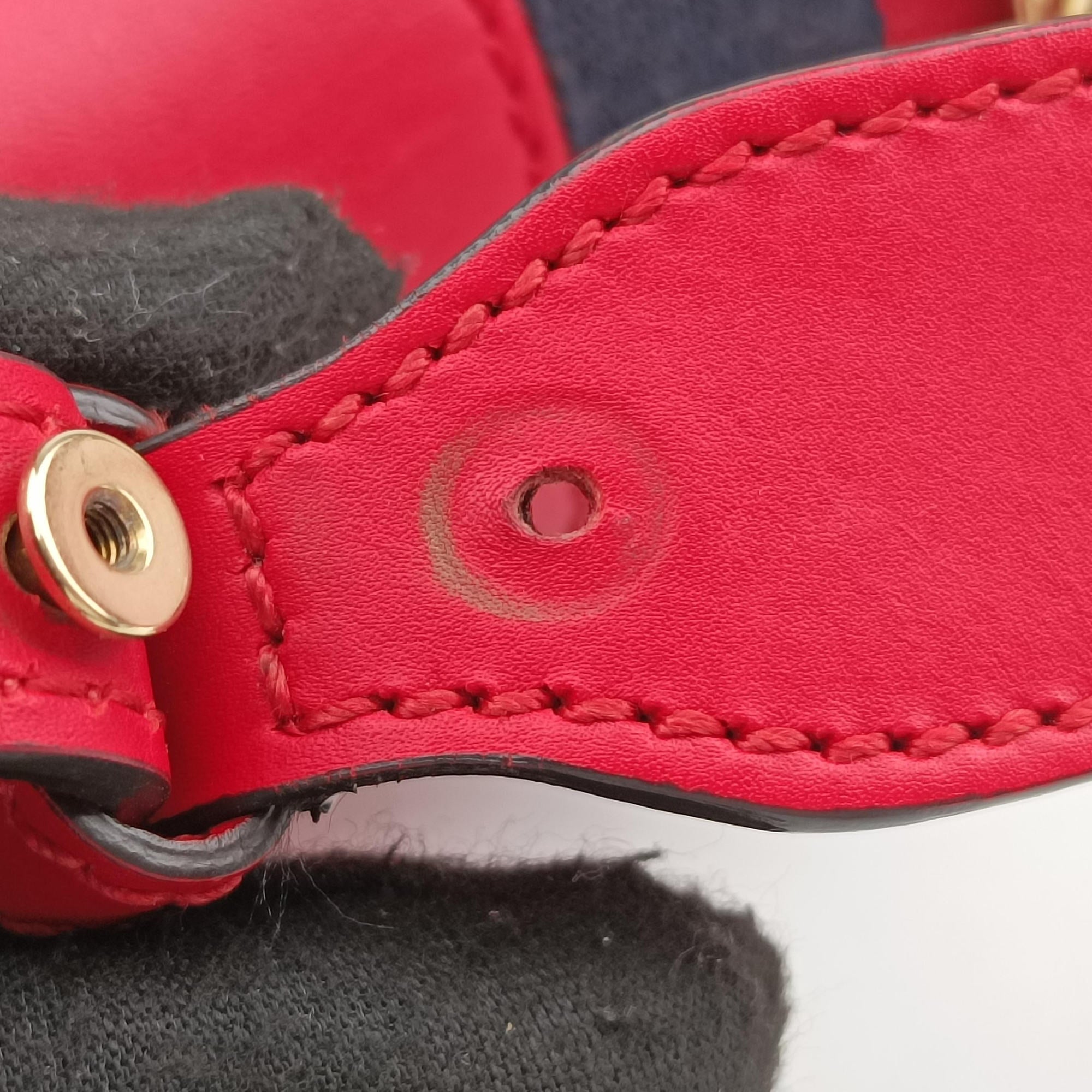 Pre-owned Gucci Sylvie Red×navy Leather 421882 shoulderbag | stylenewstar