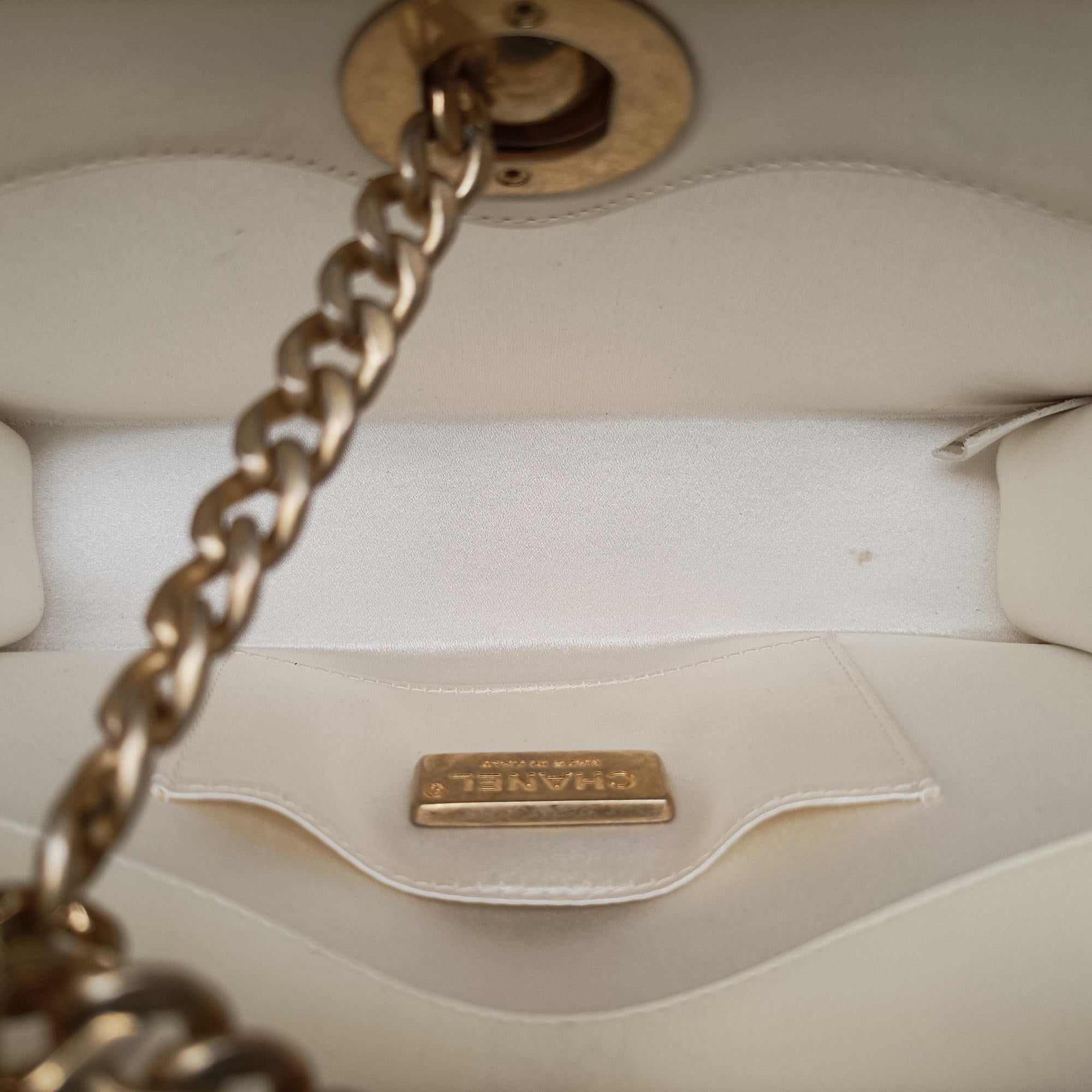 Pre-owned Chanel CC Button Timeless Wristlet Clutch Bag White lambskin AS0178 shoulderbag | stylenewstar