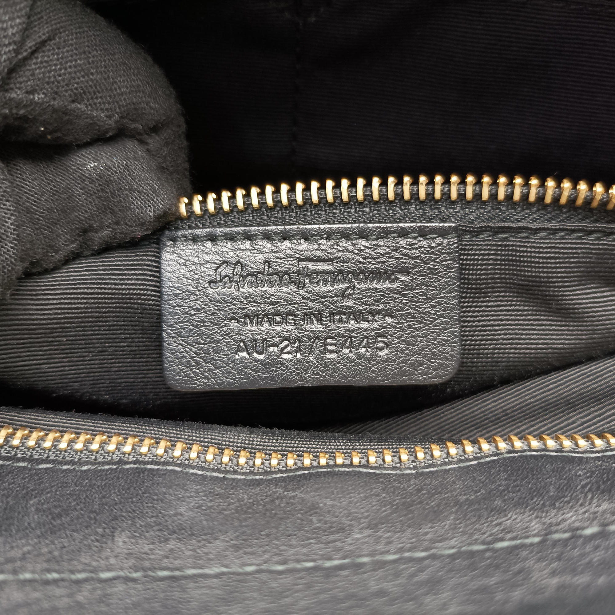 Pre-owned Ferragamo Gancini Black Leather  shoulderbag | stylenewstar