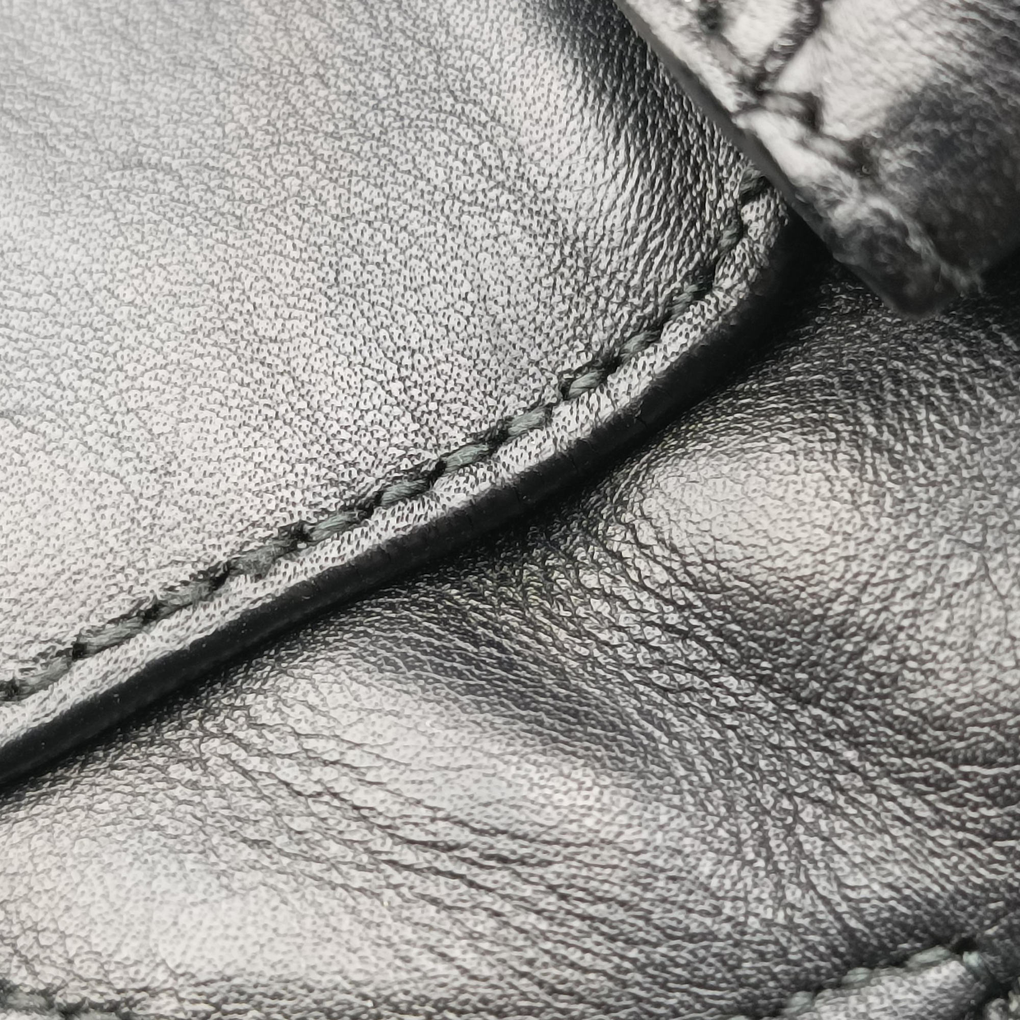 Pre-owned Ferragamo Gancini Black Leather  shoulderbag | stylenewstar