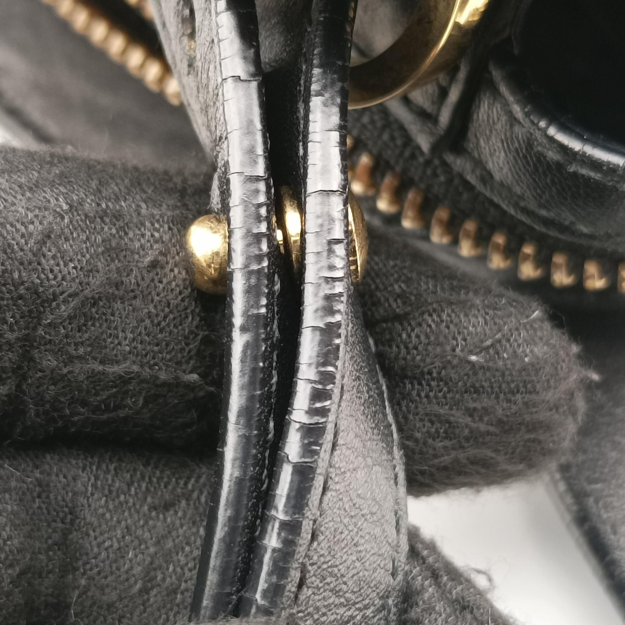 Pre-owned Ferragamo Gancini Black Leather  shoulderbag | stylenewstar