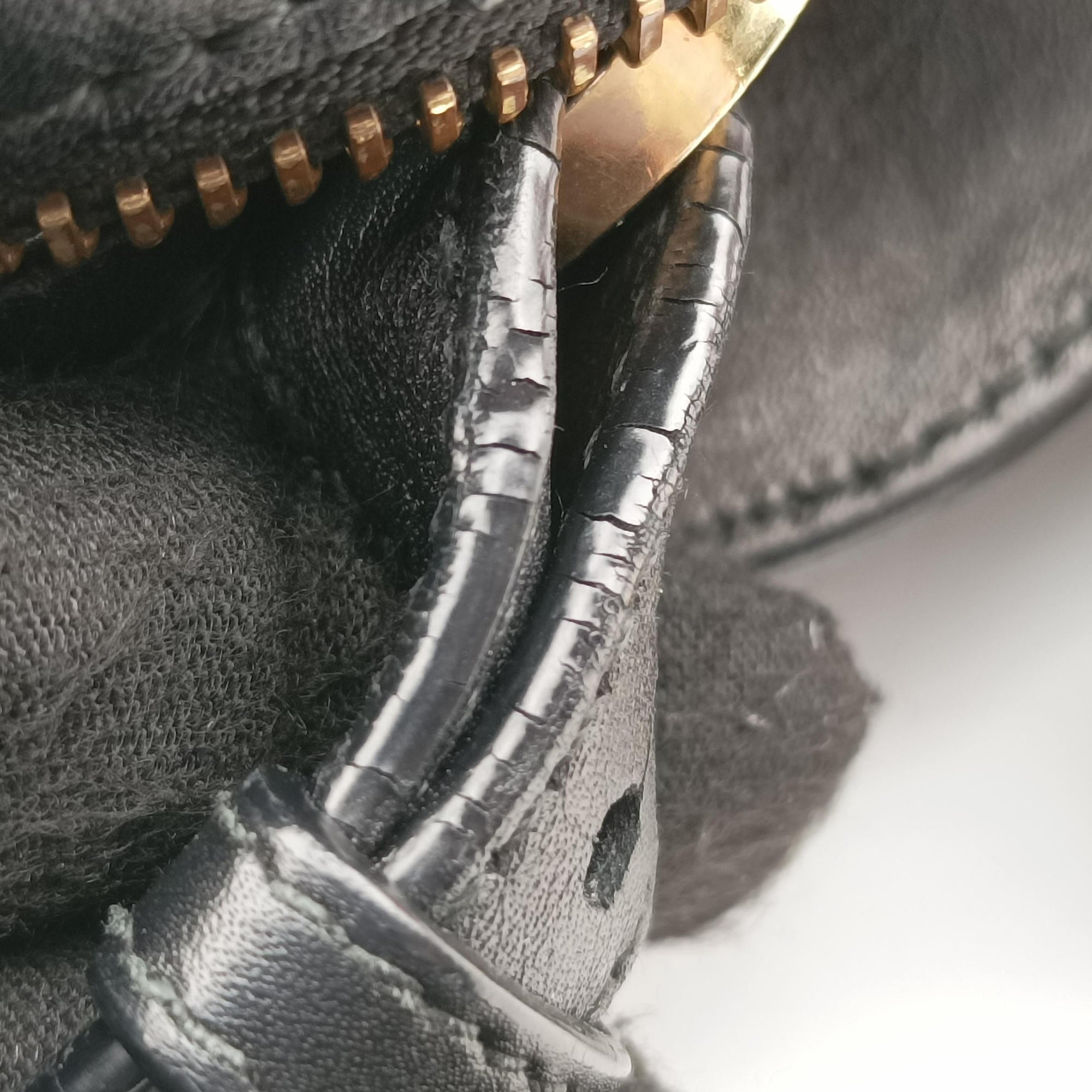 Pre-owned Ferragamo Gancini Black Leather  shoulderbag | stylenewstar