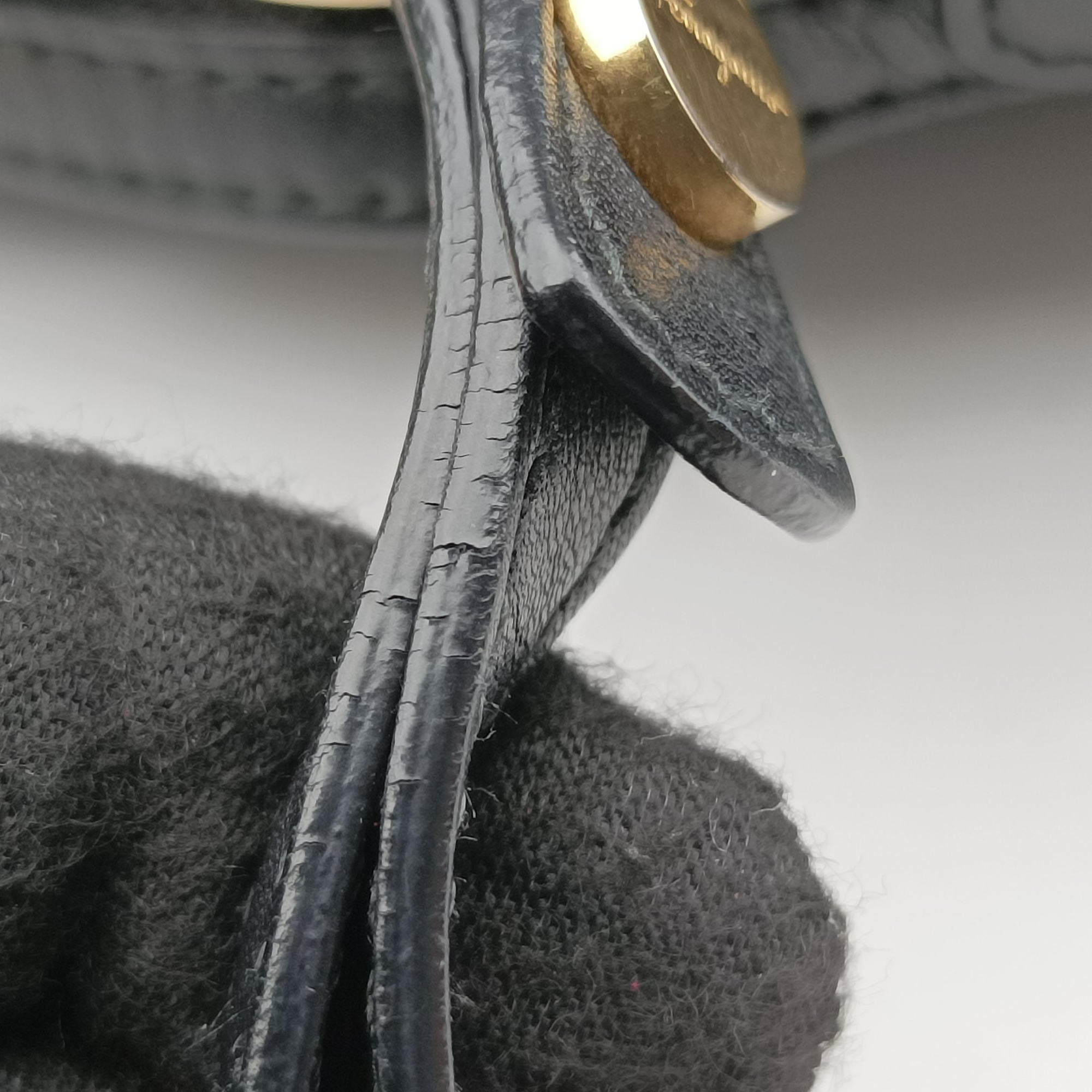 Pre-owned Ferragamo Gancini Black Leather  shoulderbag | stylenewstar