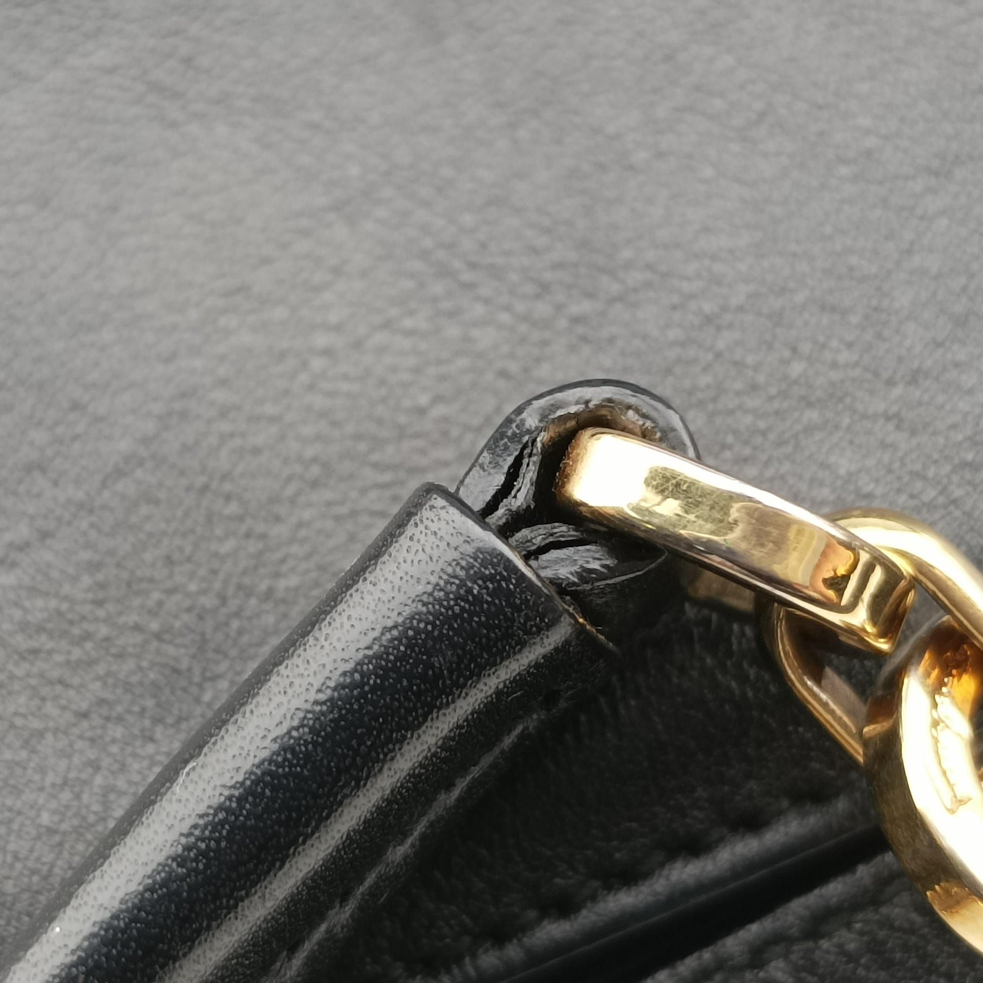 Pre-owned Ferragamo Gancini Black Leather  shoulderbag | stylenewstar