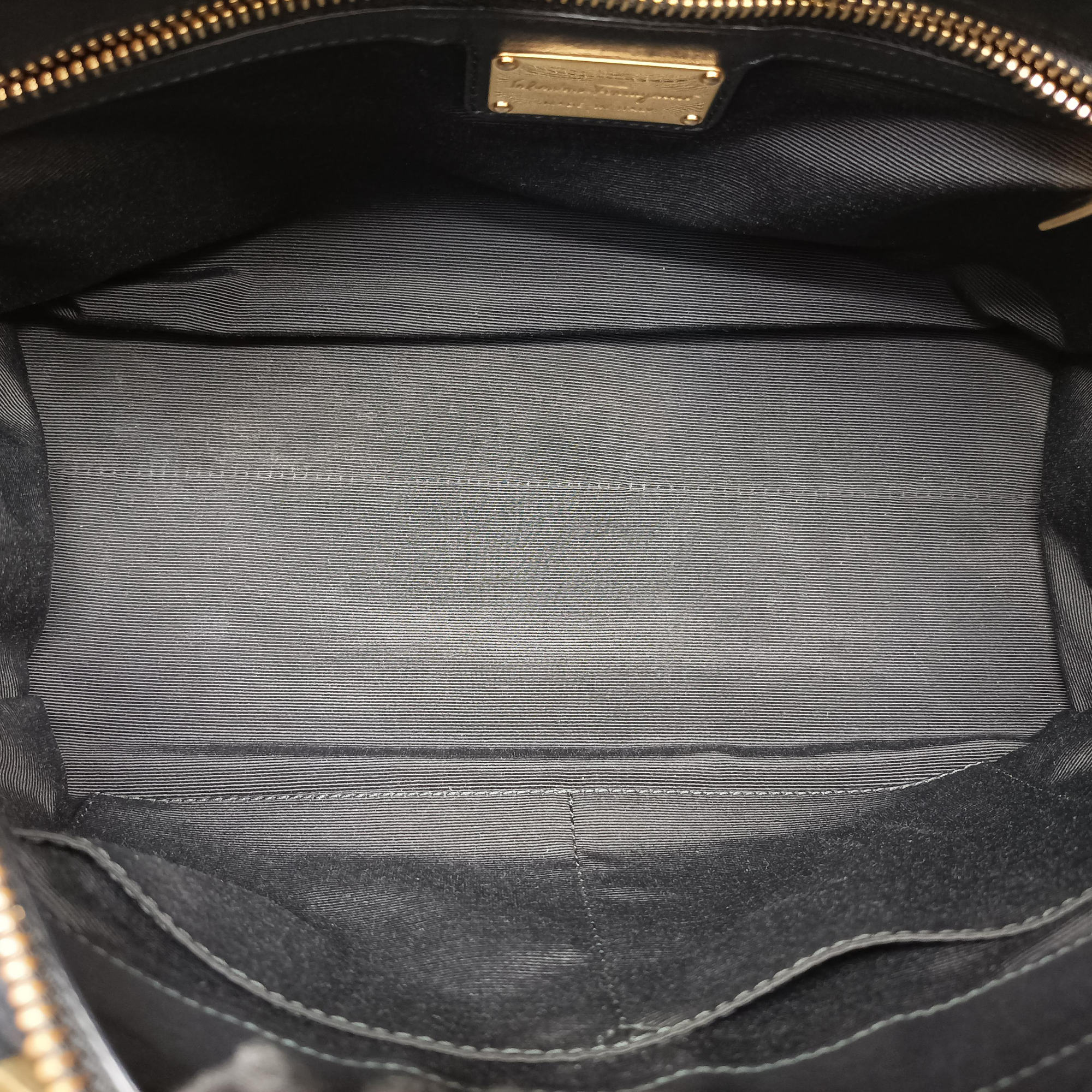 Pre-owned Ferragamo Gancini Black Leather  shoulderbag | stylenewstar