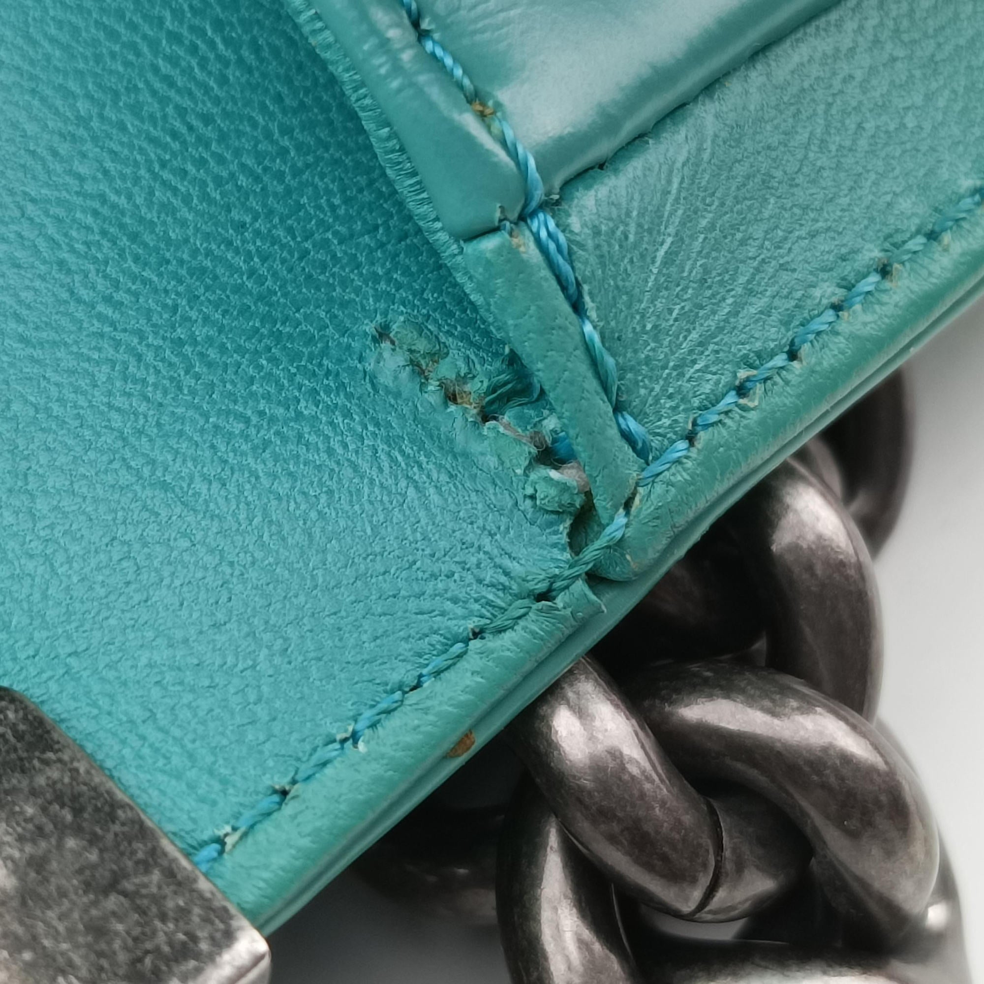 Vintage Chanel BOY CHANEL Green Leather A67085 shoulderbag | stylenewstar