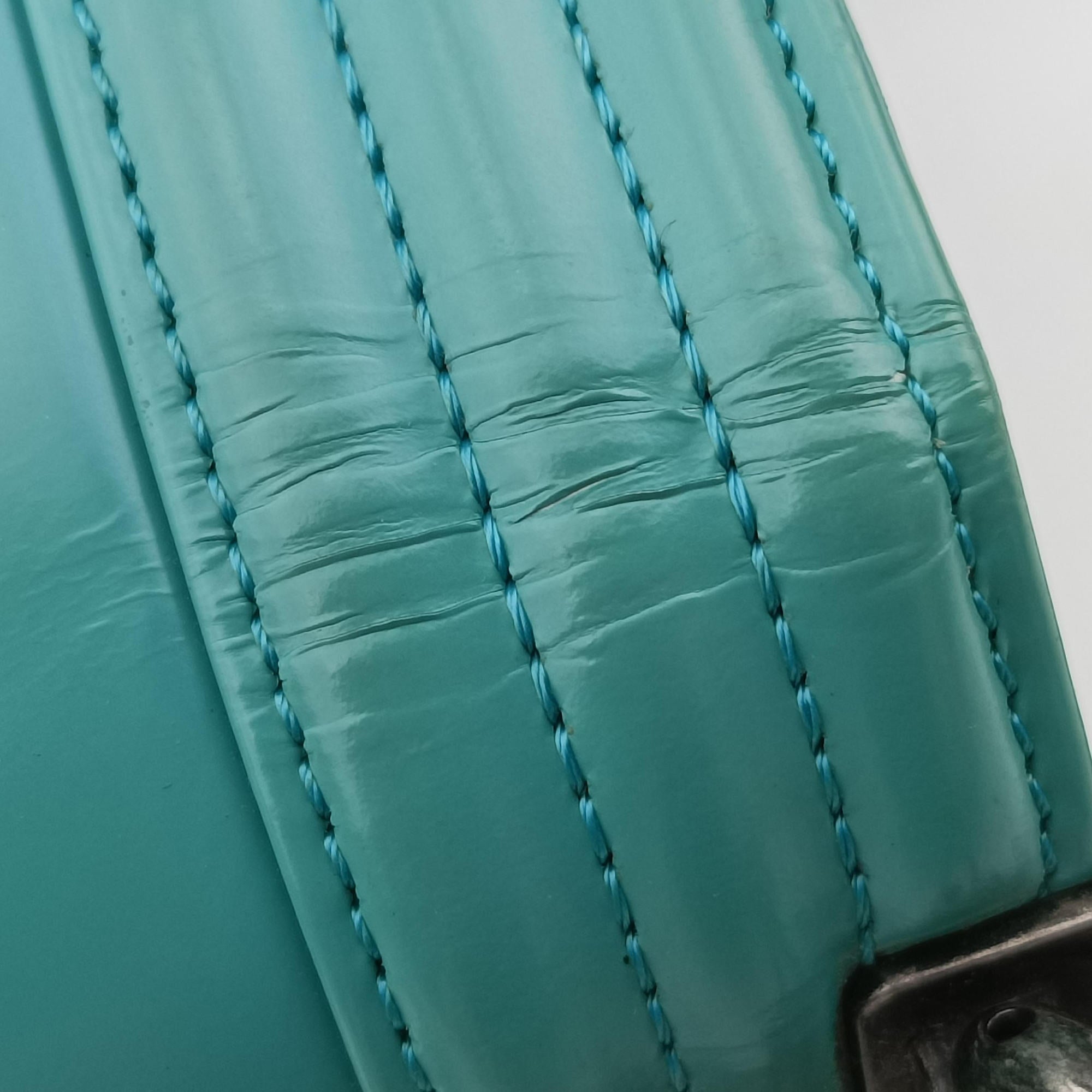 Vintage Chanel BOY CHANEL Green Leather A67085 shoulderbag | stylenewstar