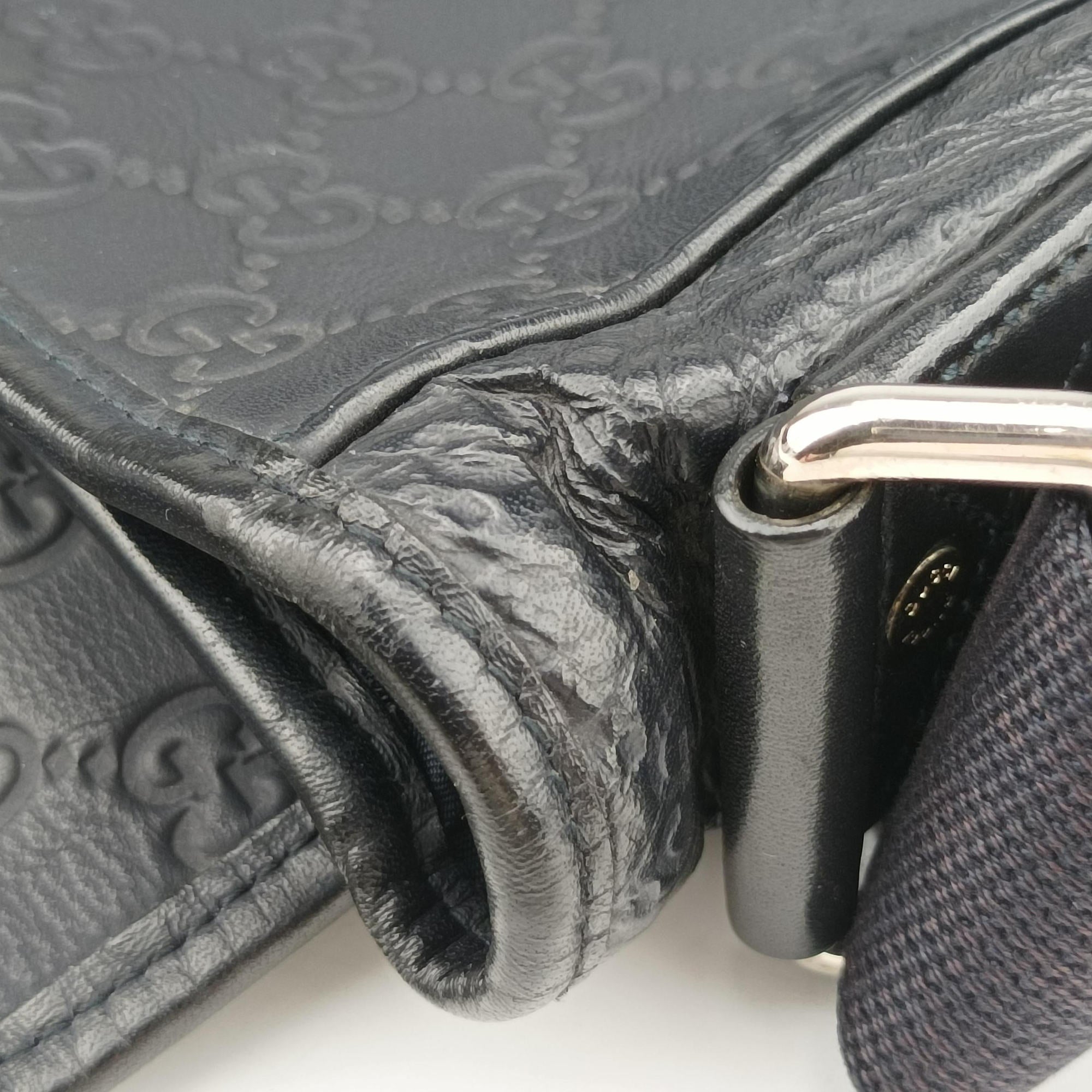 Pre-owned Gucci Guccissima Rubber Messenger Navy Leather 246067 shoulderbag | stylenewstar