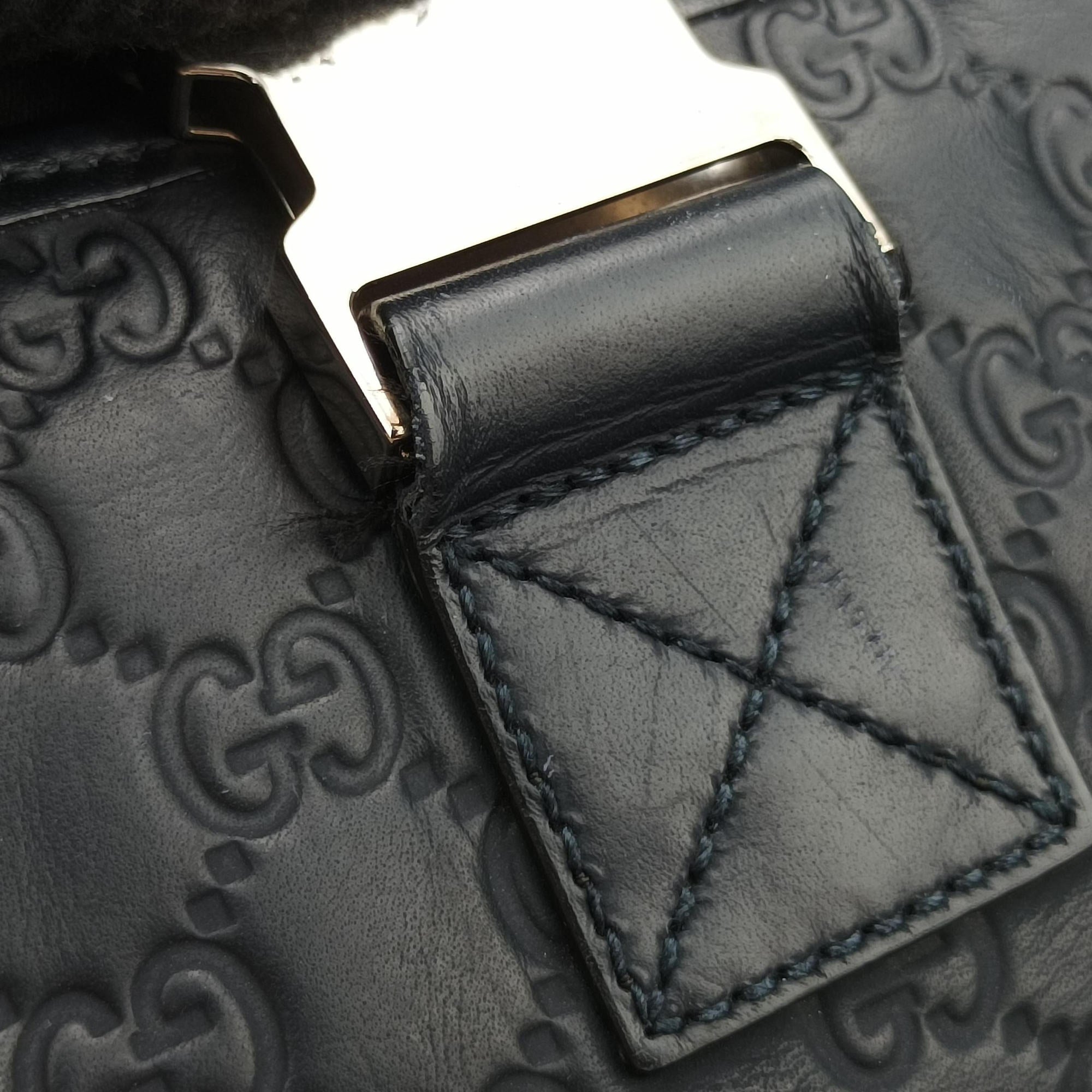 Pre-owned Gucci Guccissima Rubber Messenger Navy Leather 246067 shoulderbag | stylenewstar