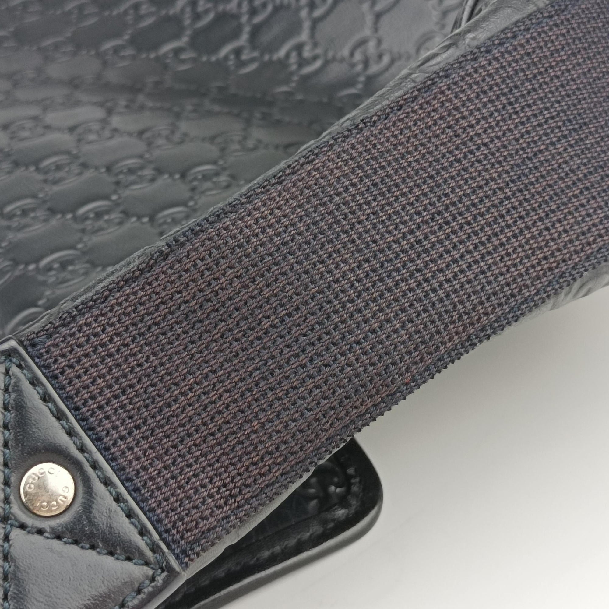 Pre-owned Gucci Guccissima Rubber Messenger Navy Leather 246067 shoulderbag | stylenewstar