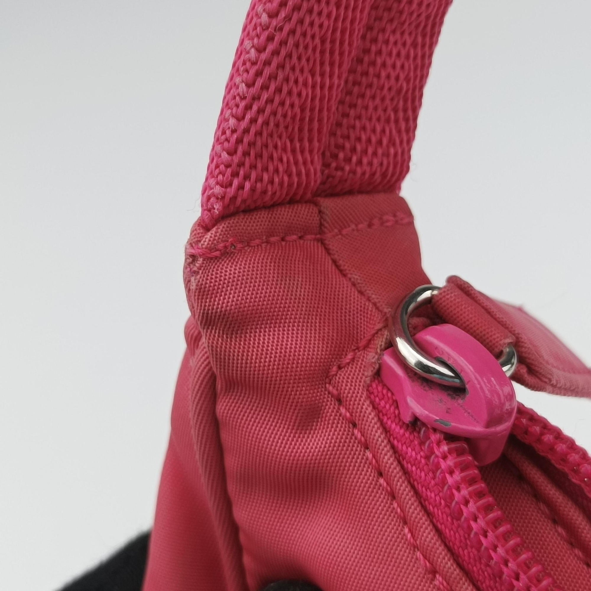 Secondhand Prada Re-Edition2000 Pink nylon 1NE515 handbag | stylenewstar