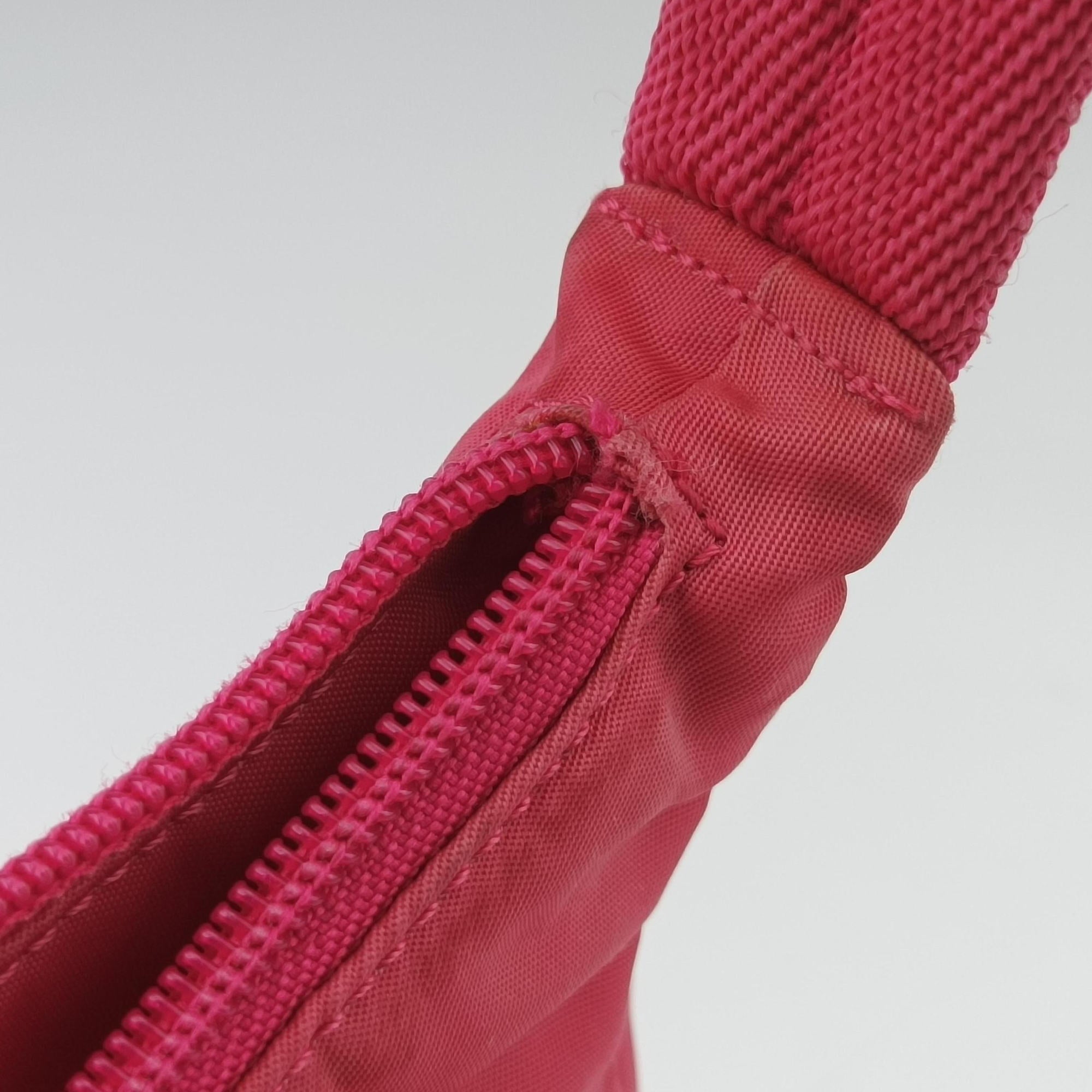 Secondhand Prada Re-Edition2000 Pink nylon 1NE515 handbag | stylenewstar