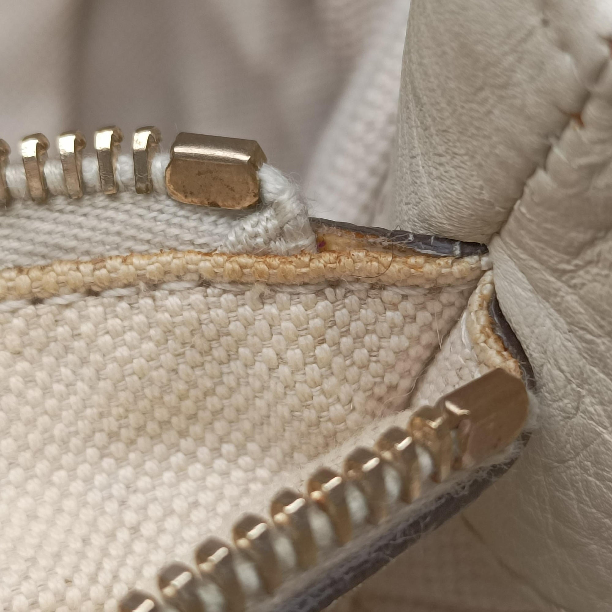 Vintage Gucci Bella Bamboo Tassel fringe White Leather 269945 handbag | stylenewstar