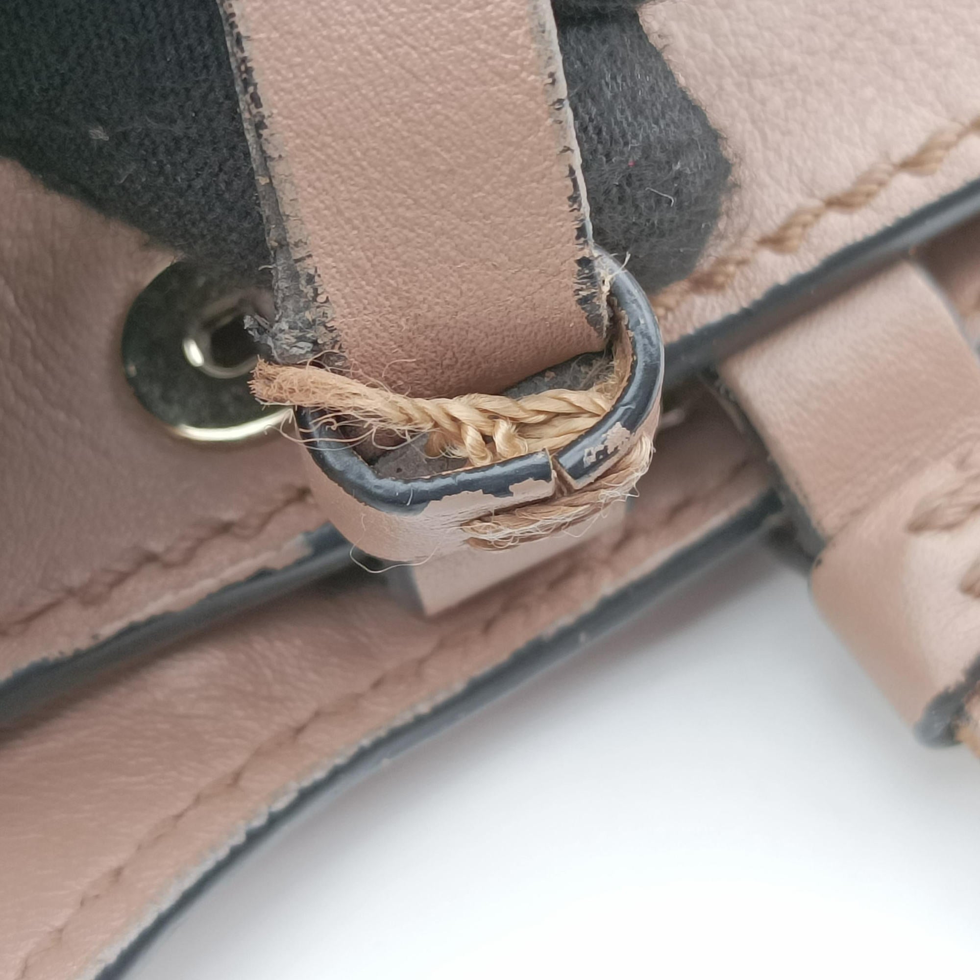 Pre-owned Valentino Rockstud Beige Leather  shoulderbag | stylenewstar