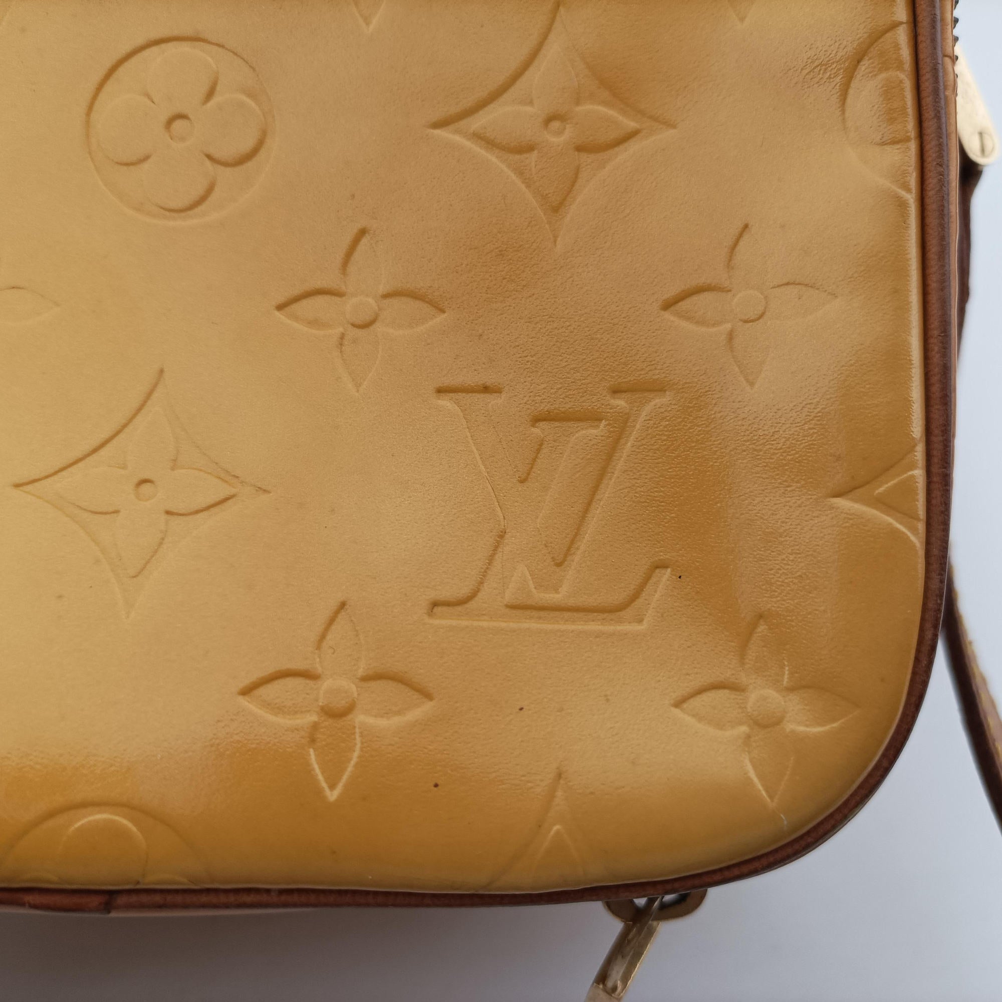 Pre-owned Louis Vuitton WOOSTER Yellow Patent leather M91075 shoulderbag | stylenewstar