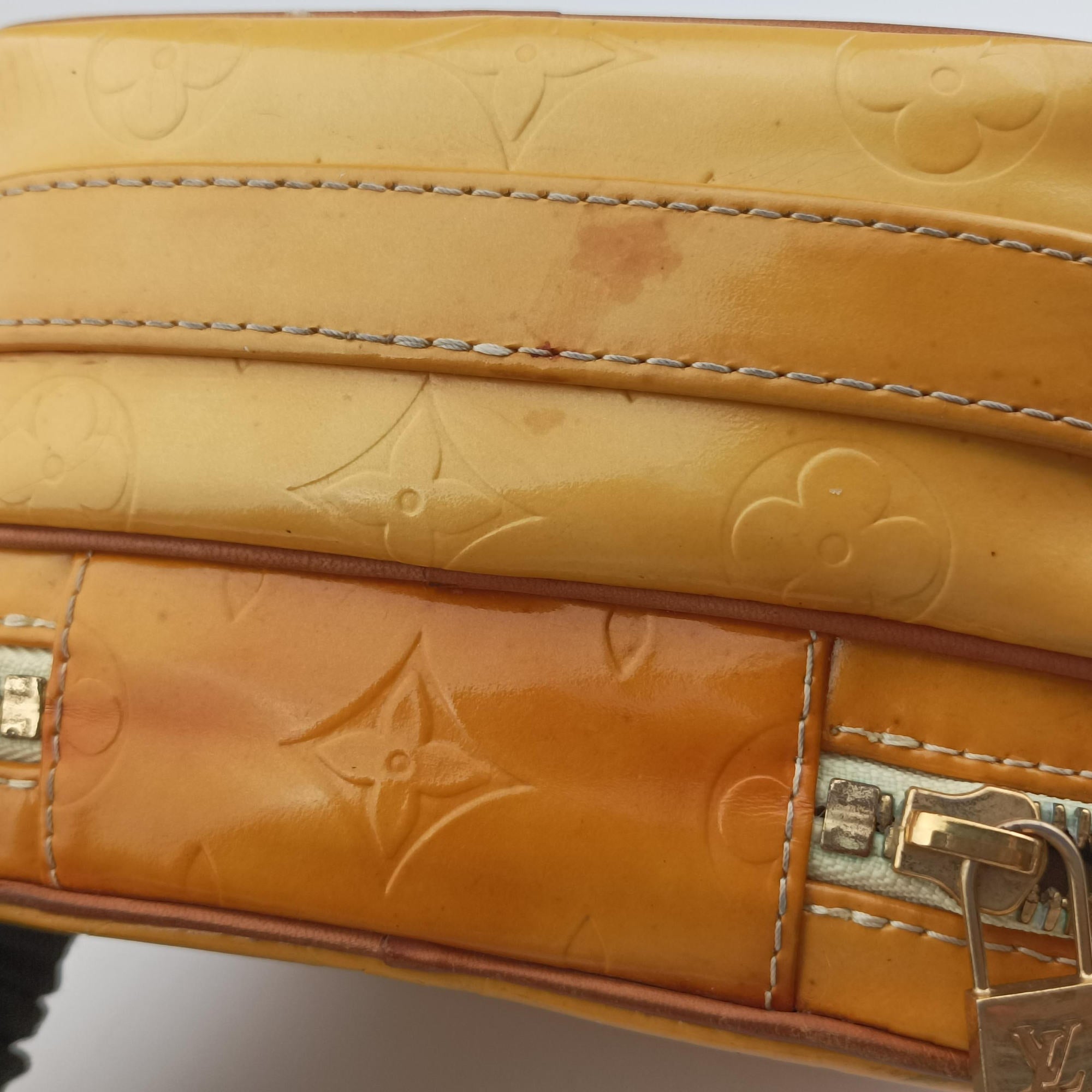 Pre-owned Louis Vuitton WOOSTER Yellow Patent leather M91075 shoulderbag | stylenewstar