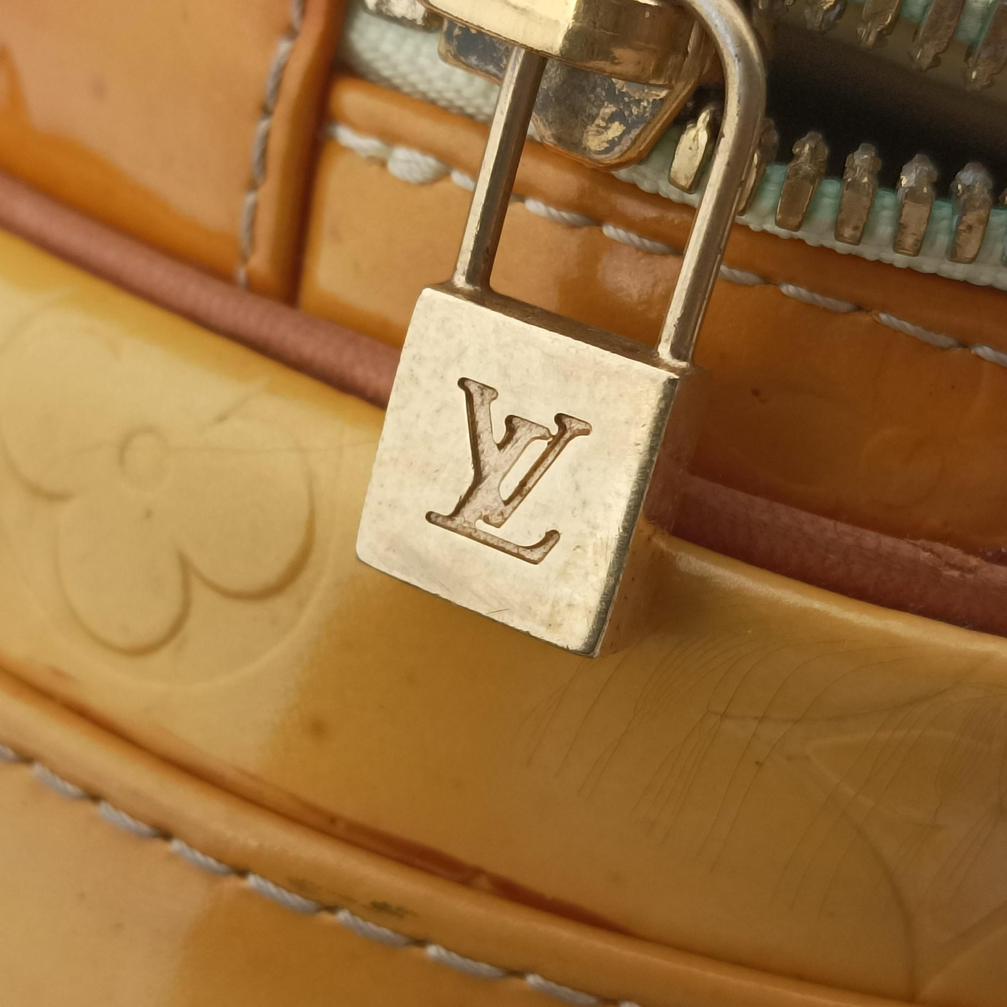 Pre-owned Louis Vuitton WOOSTER Yellow Patent leather M91075 shoulderbag | stylenewstar