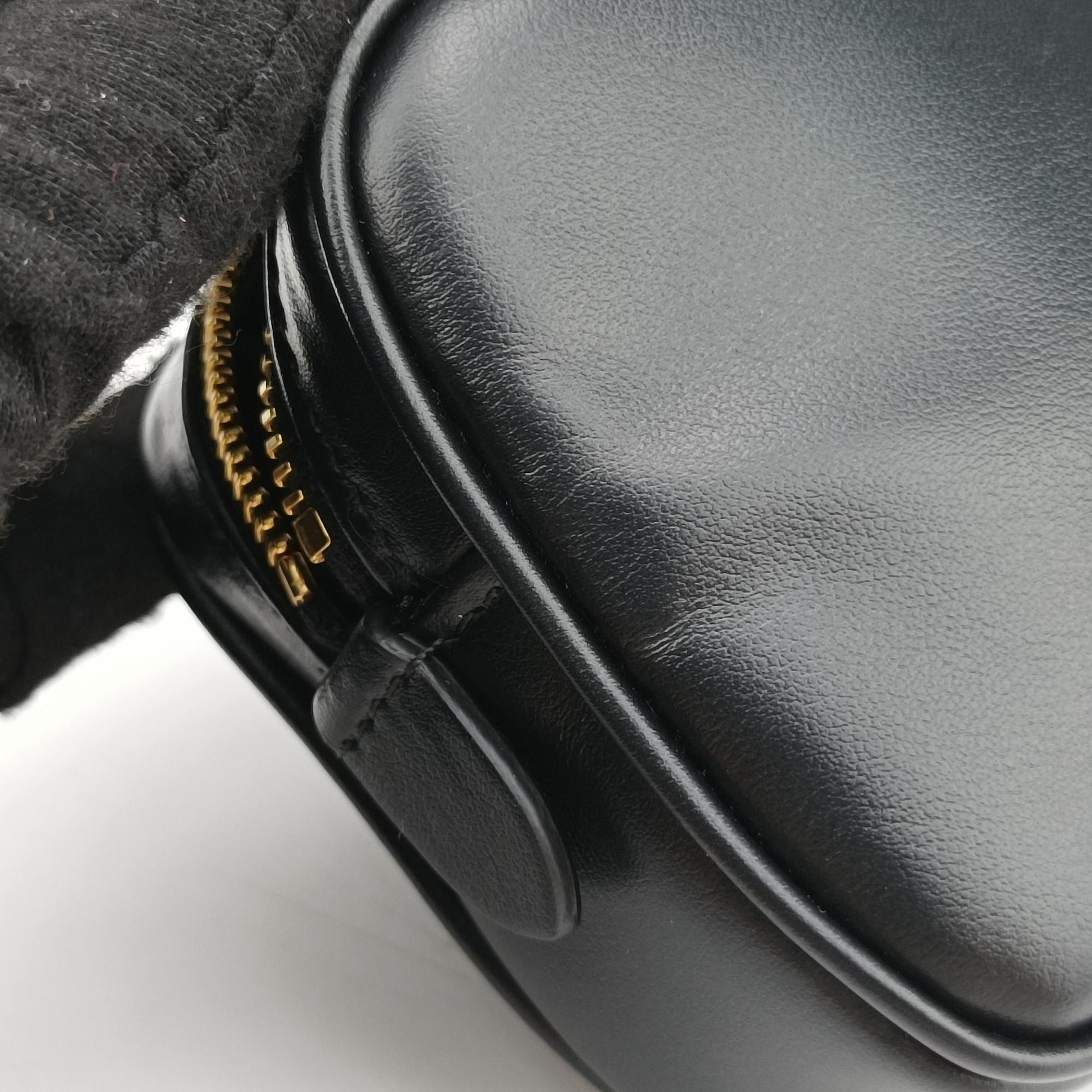Pre-owned Miu Miu Logo belt Black leather  bum bag/waist bag | stylenewstar