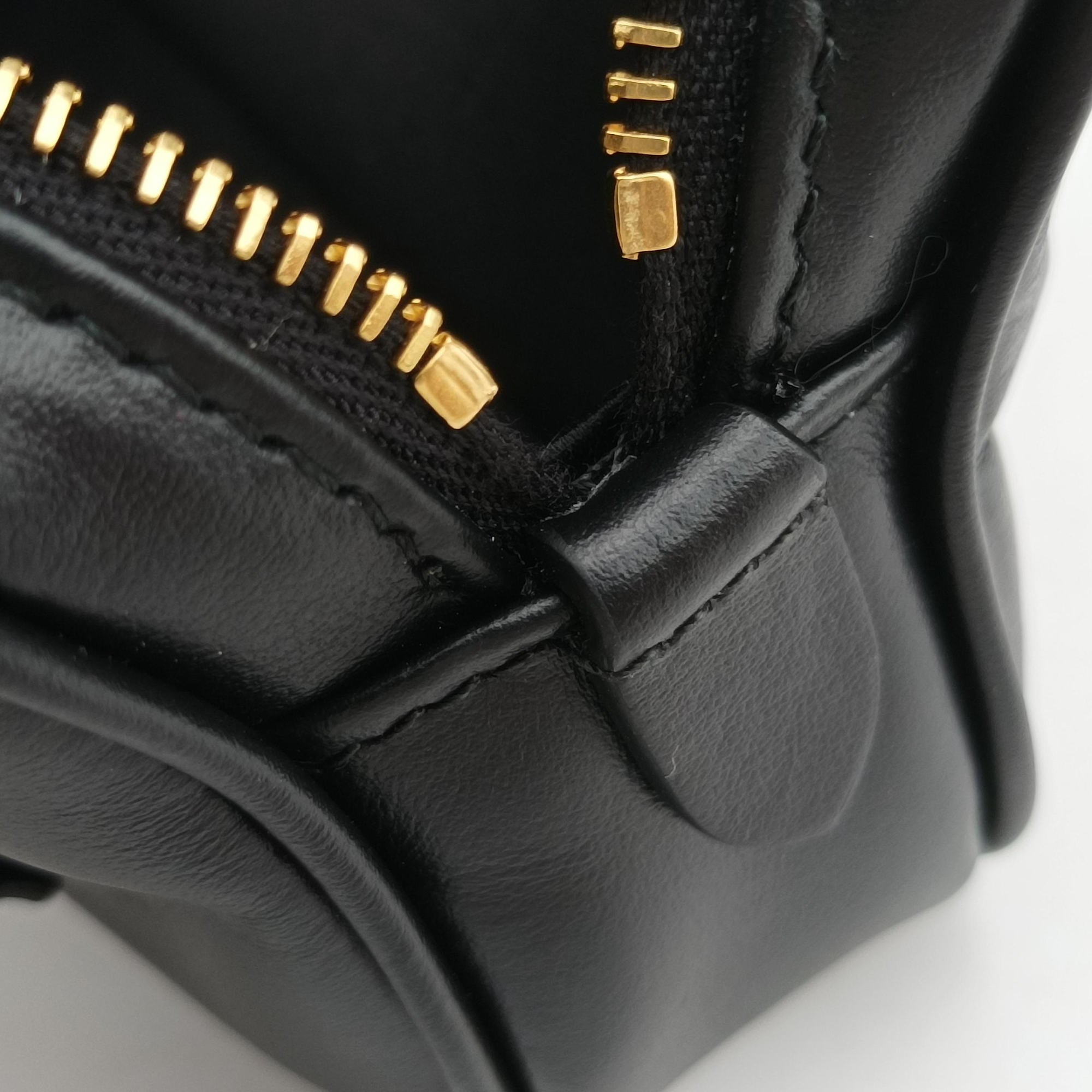 Pre-owned Miu Miu Logo belt Black leather  bum bag/waist bag | stylenewstar